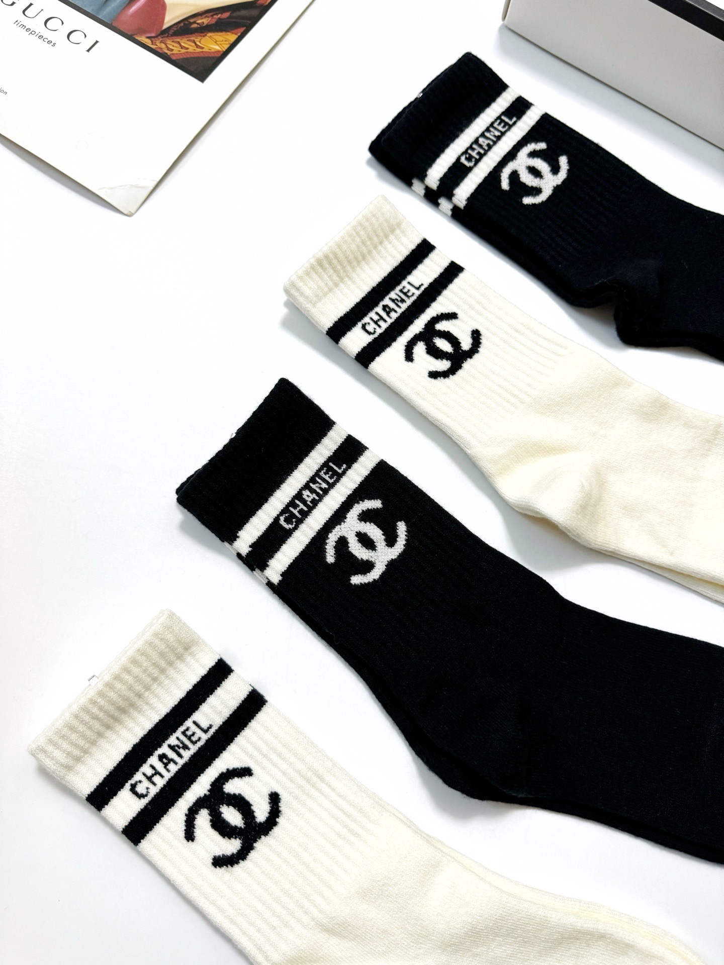 配包装🌟【一盒 4 双】🌟Chanel 香奈儿 经典字母 logo羊绒 中筒袜 ！超级软糯亲肤！🌟ins