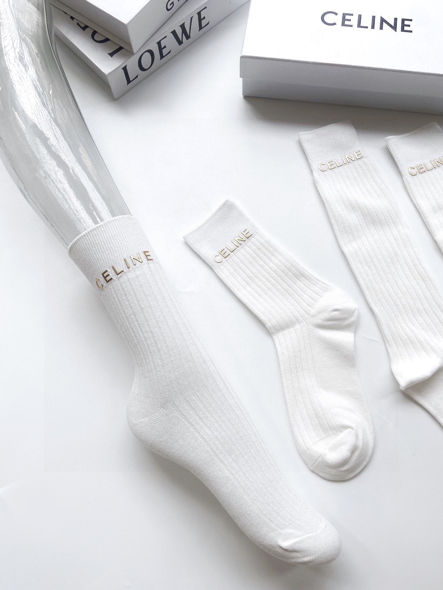 配包装🌟【一盒2 双】🌟Celine 赛琳 经典字母logo 纯棉中筒袜 小腿袜 🌟ins爆款！专柜在售