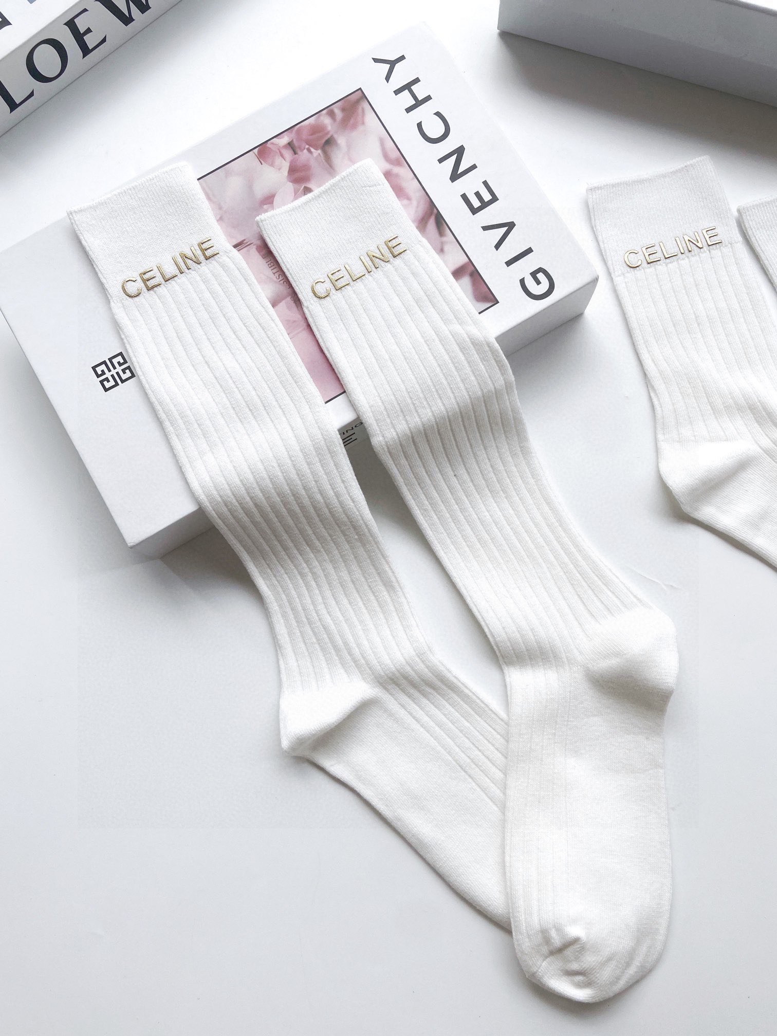 配包装🌟【一盒2 双】🌟Celine 赛琳 经典字母logo 纯棉中筒袜 小腿袜 🌟ins爆款！专柜在售