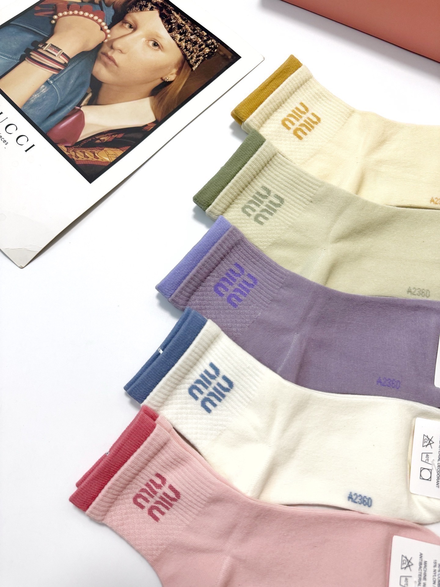 配包装🌟【一盒5双】🌟缪缪 miumiu 爆款纯棉短筒袜，韩系超百搭大火配色🔥超完美结合，款式经典，专柜