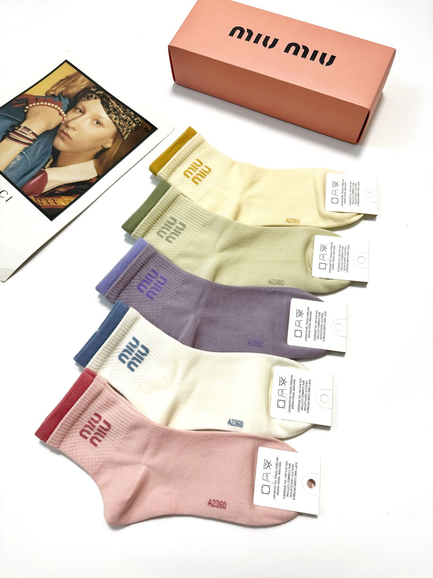 配包装🌟【一盒5双】🌟缪缪 miumiu 爆款纯棉短筒袜，韩系超百搭大火配色🔥超完美结合，款式经典，专柜