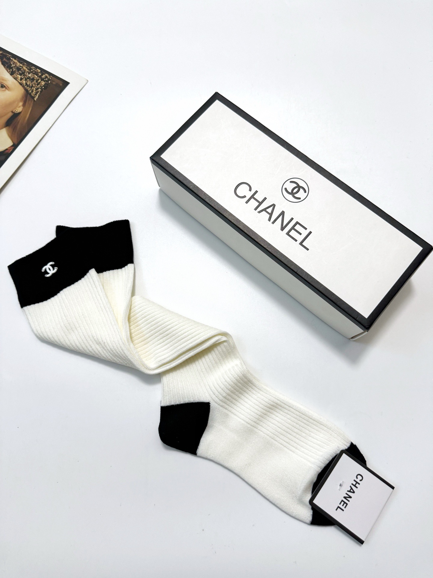 配包装🌟【一盒一双】🌟Chanel 香奈儿 经典重工手缝字母logo 纯棉中筒袜 小腿袜 🌟ins爆款！