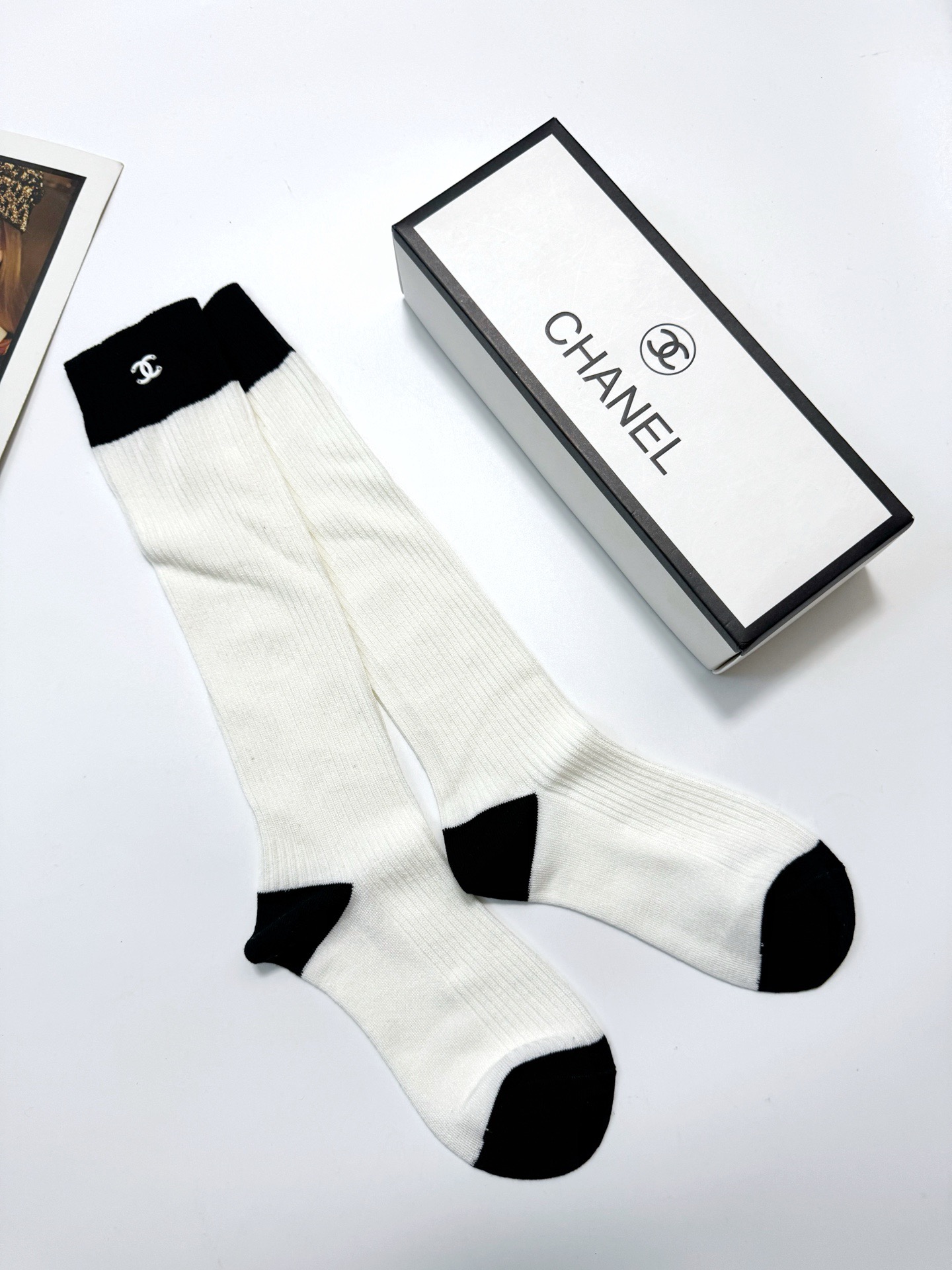 配包装🌟【一盒一双】🌟Chanel 香奈儿 经典重工手缝字母logo 纯棉中筒袜 小腿袜 🌟ins爆款！