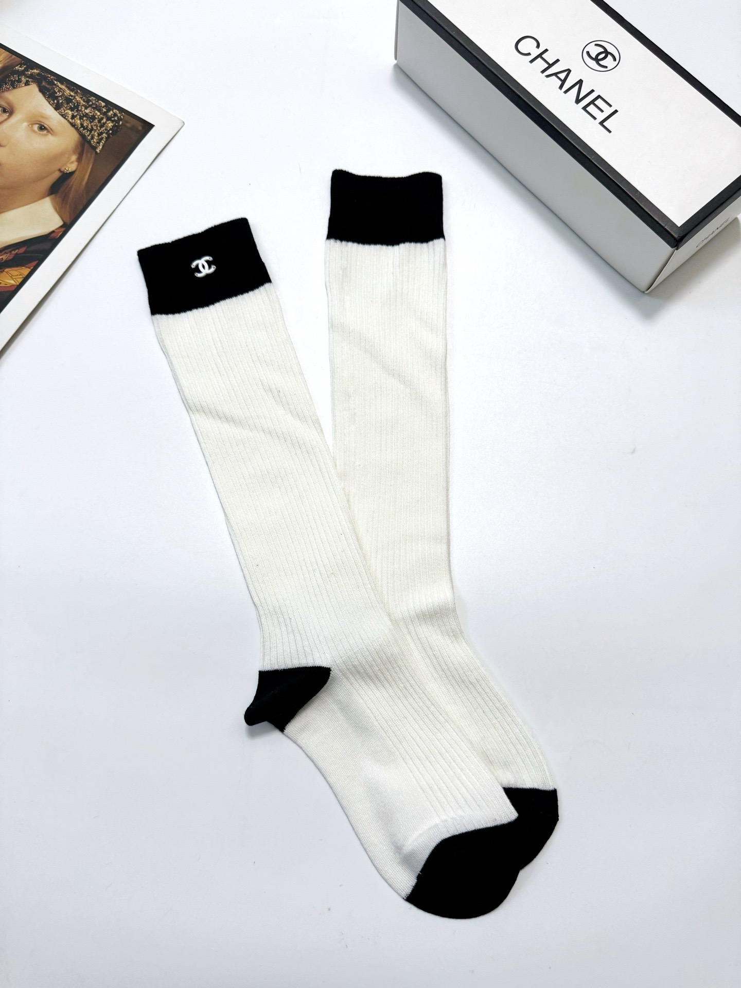 配包装🌟【一盒一双】🌟Chanel 香奈儿 经典重工手缝字母logo 纯棉中筒袜 小腿袜 🌟ins爆款！