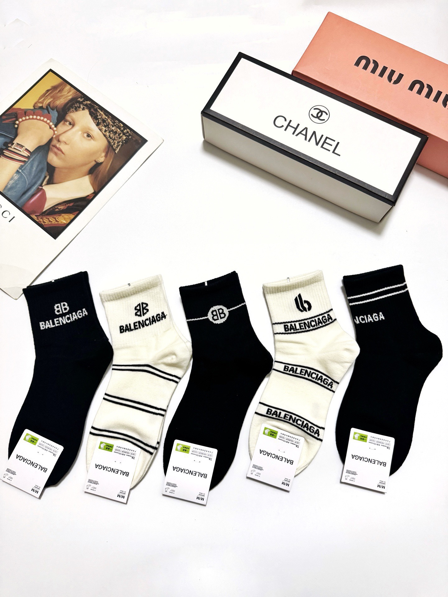配包装🌟【一盒5双】🌟巴黎世家 balenciaga 经典字母logo纯棉 中筒袜 🌟ins爆款！专柜在