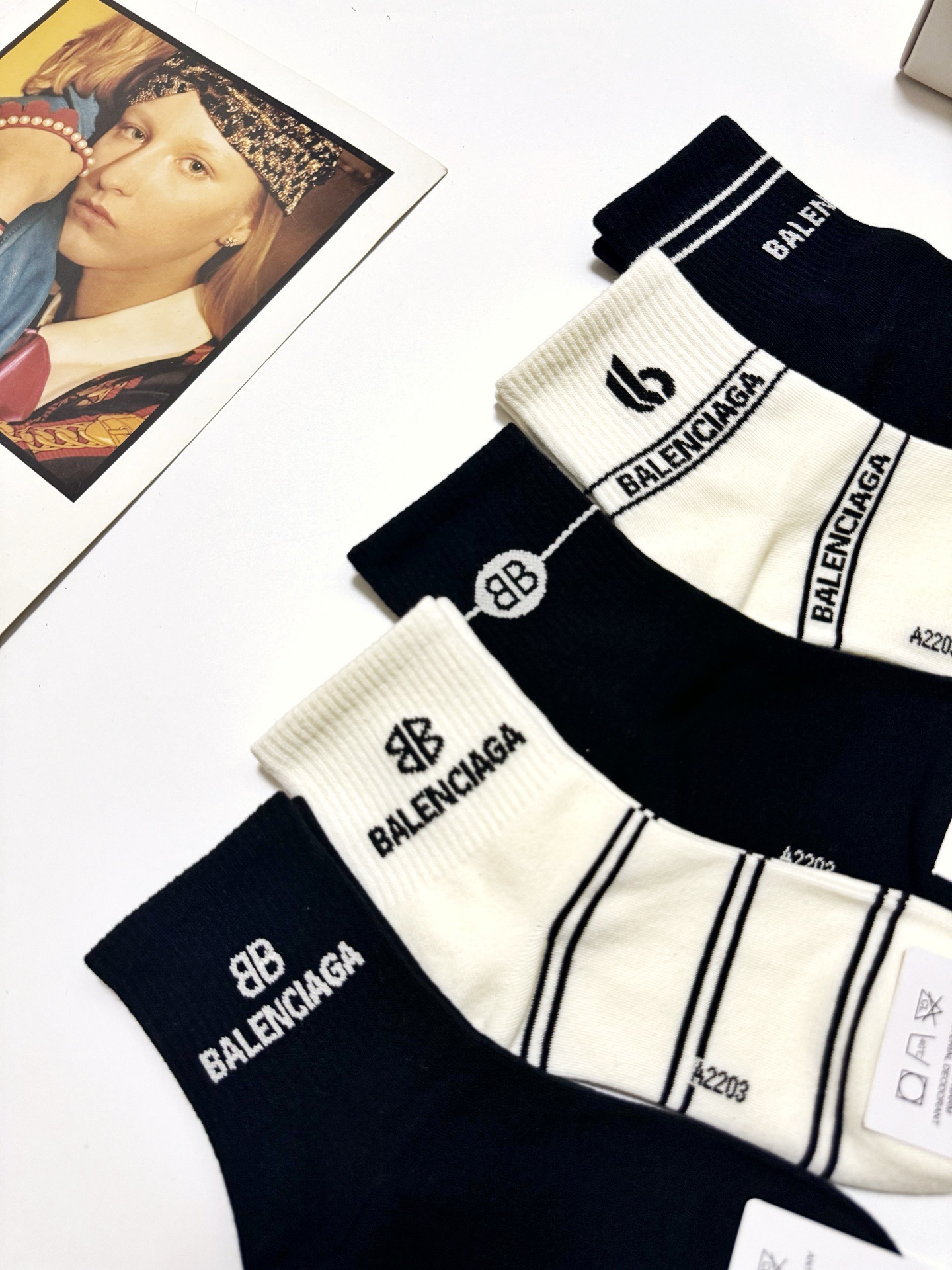 配包装🌟【一盒5双】🌟巴黎世家 balenciaga 经典字母logo纯棉 中筒袜 🌟ins爆款！专柜在