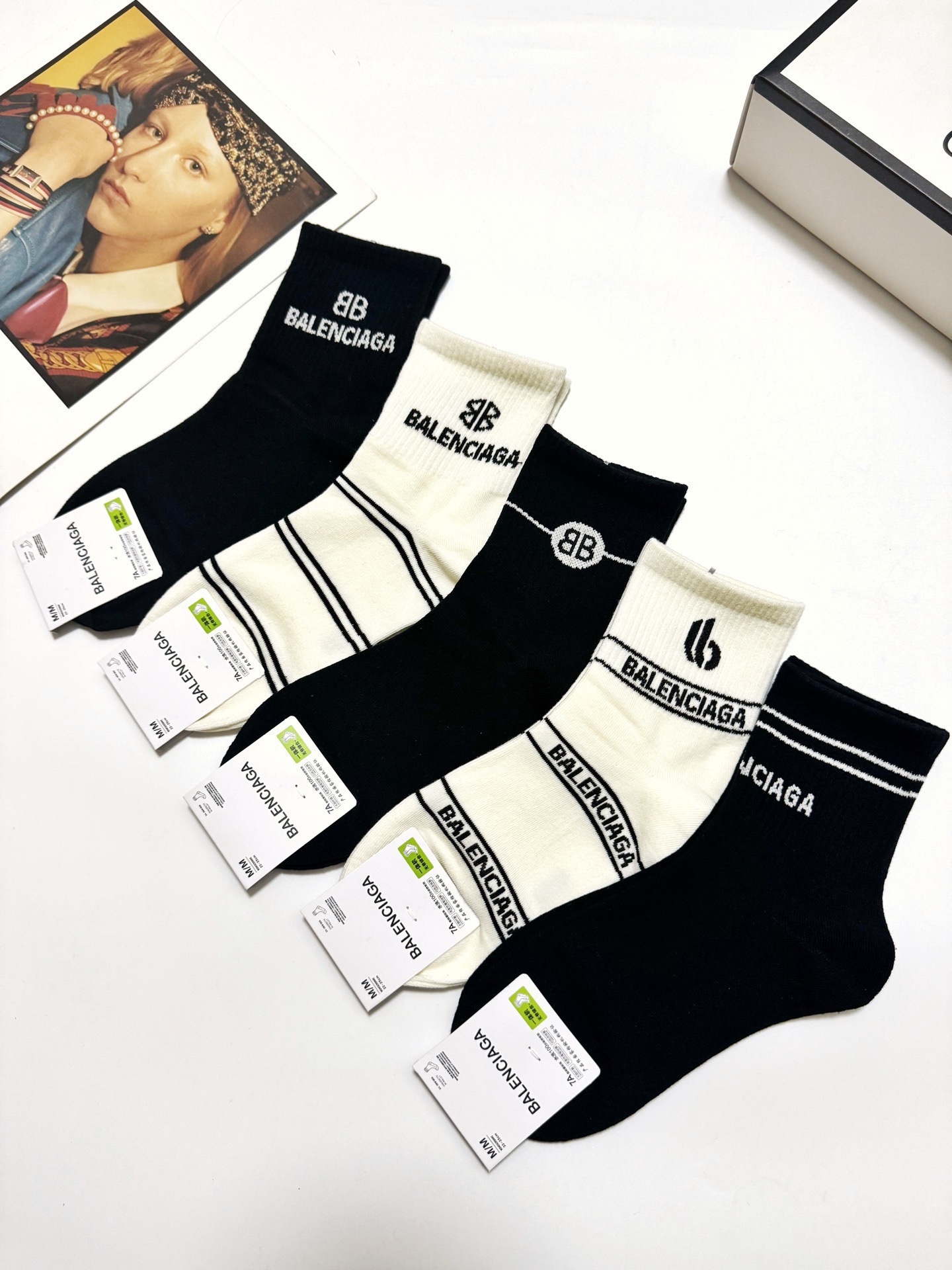 配包装🌟【一盒5双】🌟巴黎世家 balenciaga 经典字母logo纯棉 中筒袜 🌟ins爆款！专柜在