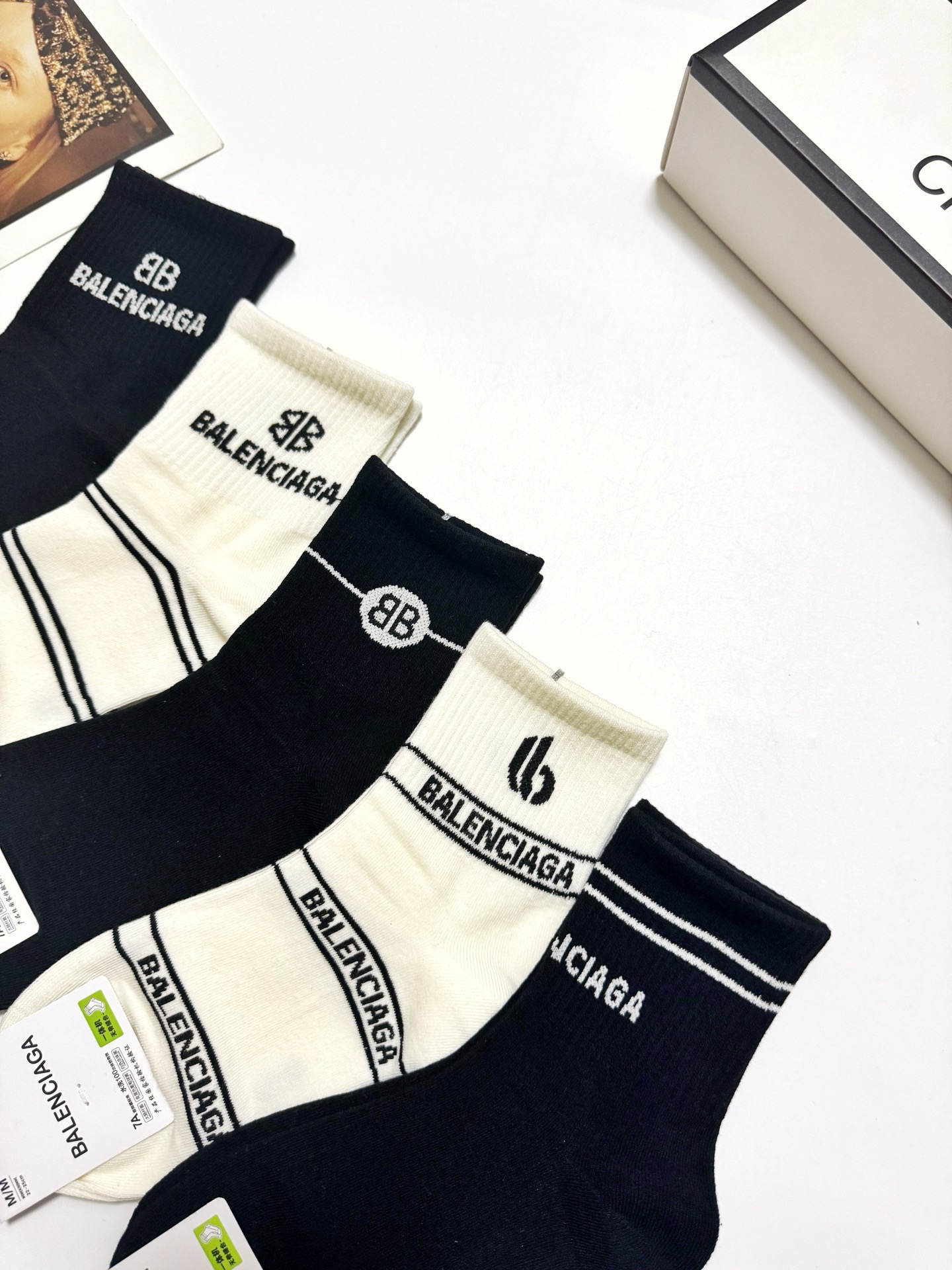 配包装🌟【一盒5双】🌟巴黎世家 balenciaga 经典字母logo纯棉 中筒袜 🌟ins爆款！专柜在