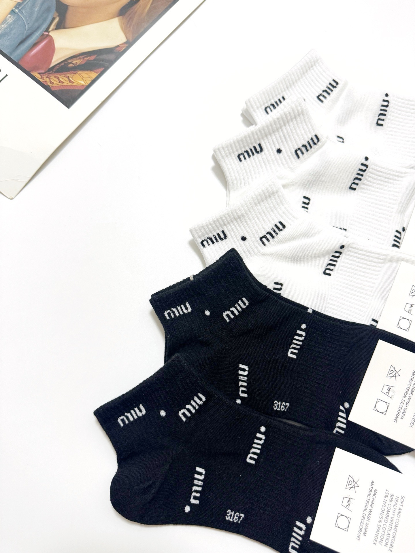 配包装🌟【一盒5 双】 🌟缪缪miumiu 经典字母logo 纯棉短袜 ，ins超火爆短袜，纯棉面料，潮