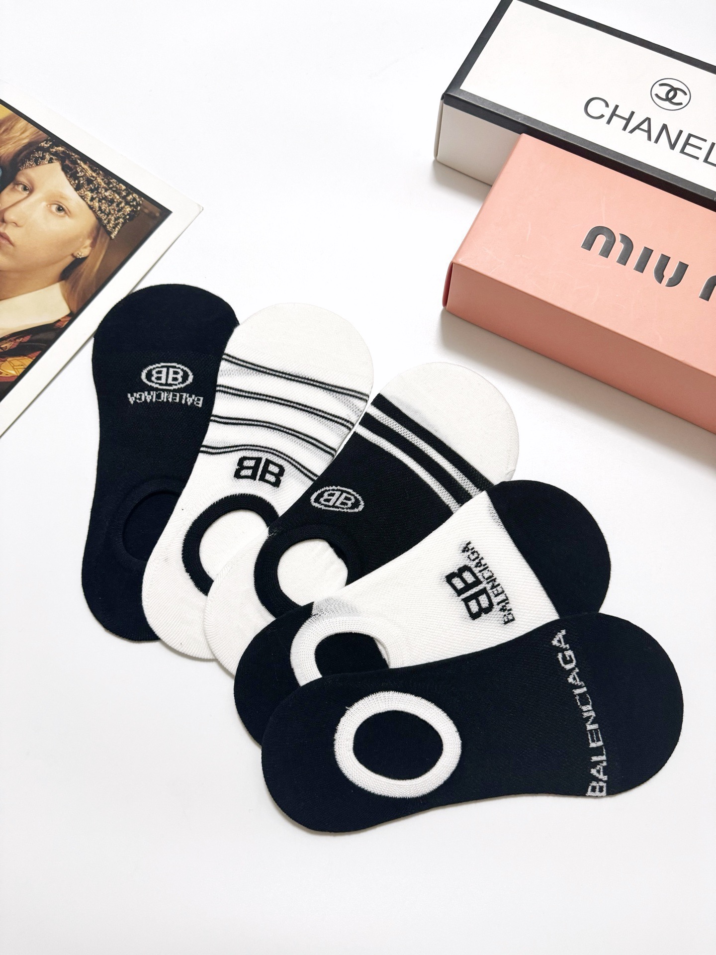 配包装🌟【一盒5双】 🌟Balenciaga 巴黎世家 经典字母logo 纯棉船袜 ，ins超火爆空调袜