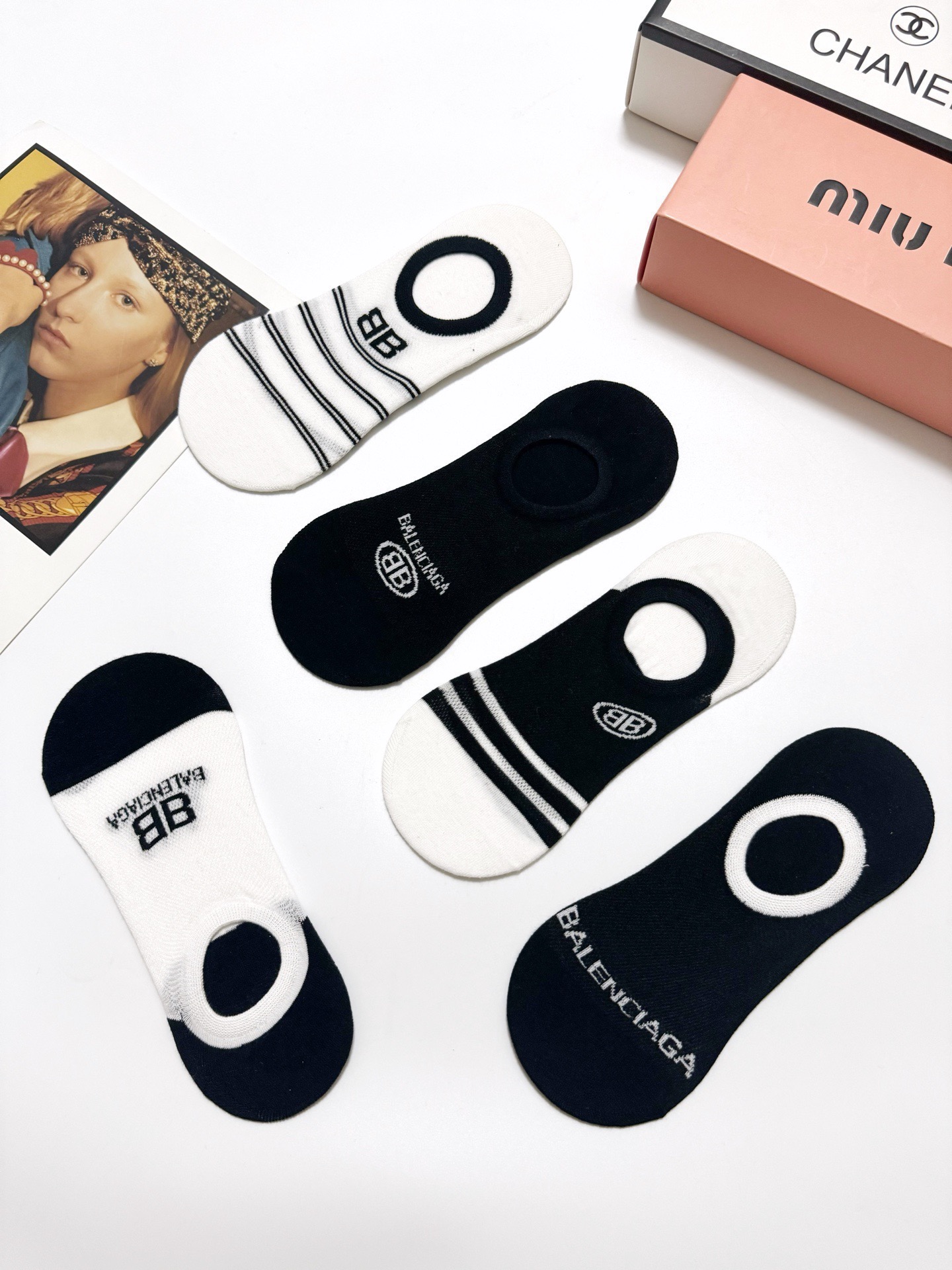 配包装🌟【一盒5双】 🌟Balenciaga 巴黎世家 经典字母logo 纯棉船袜 ，ins超火爆空调袜