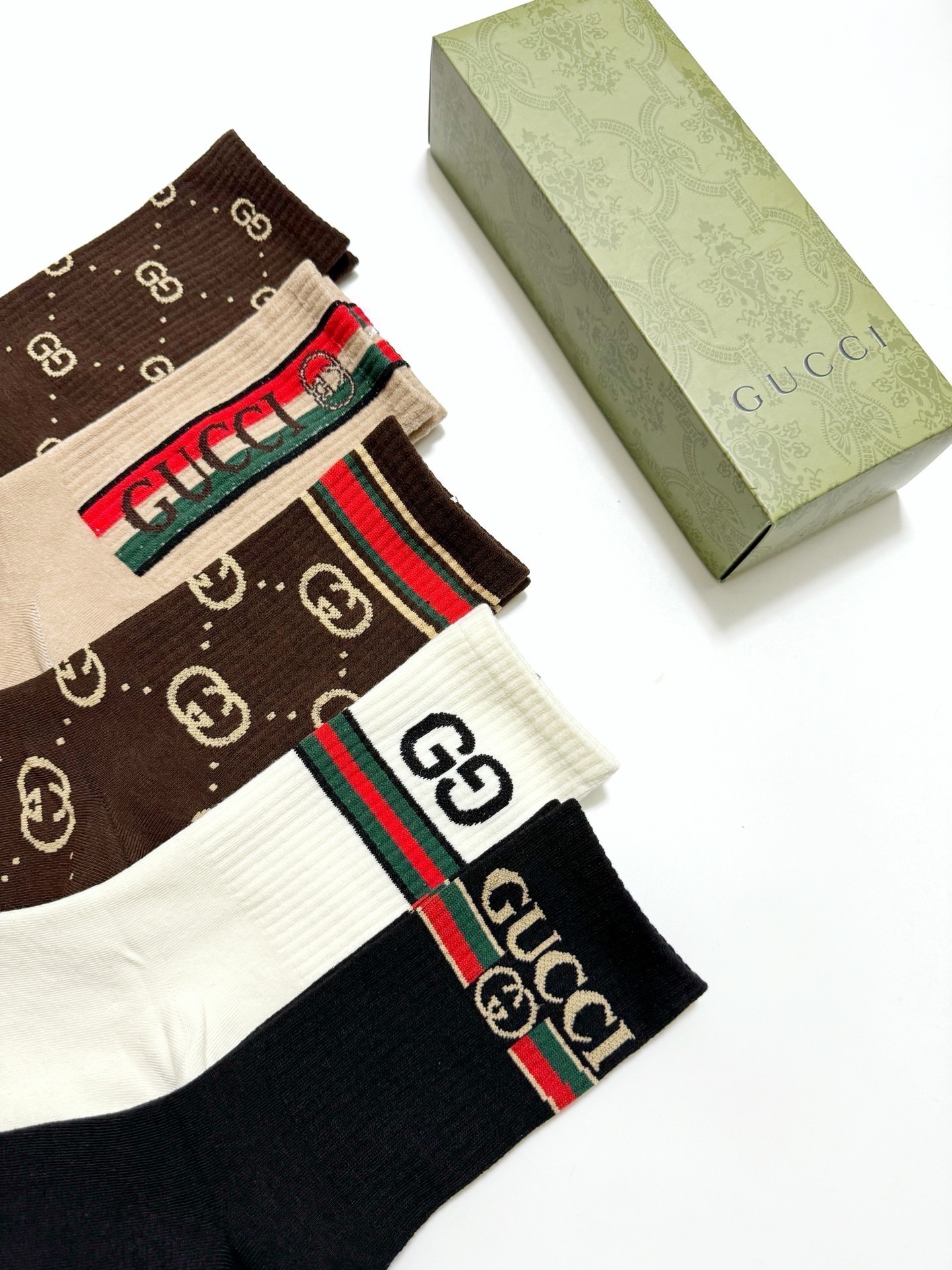 配包装🌟【一盒5 双】 🌟Gucci 古琦 经典字母logo 纯棉中筒袜 ，ins超火爆配色 ，纯棉面料