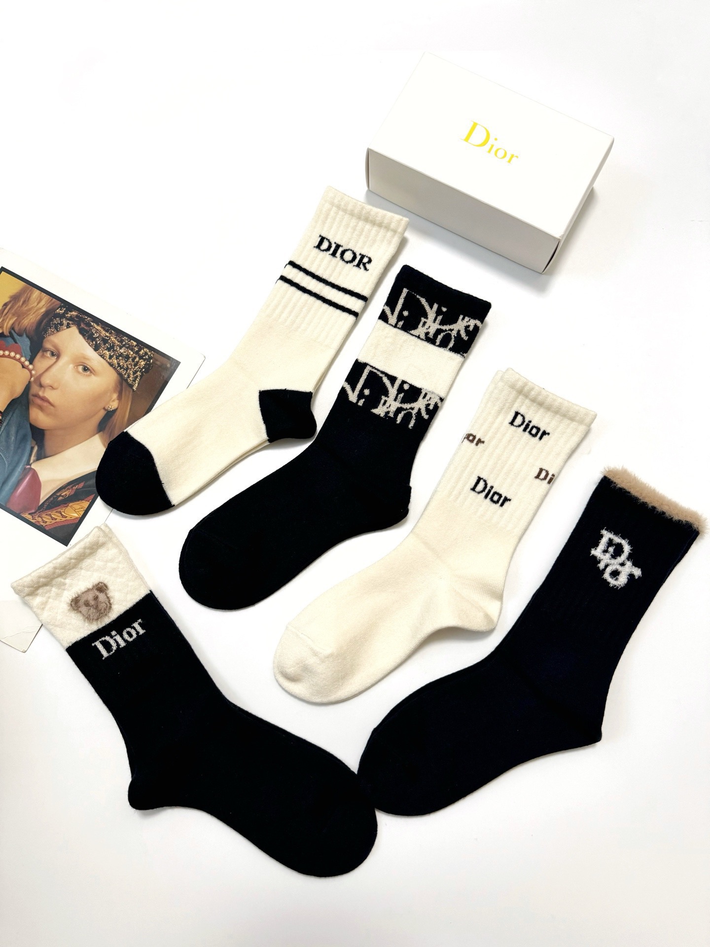 配包装🌟【一盒5 双】 🌟Dior 迪奥 经典字母logo 羊绒混纺 中筒袜 ，ins超火爆配色 ，超级