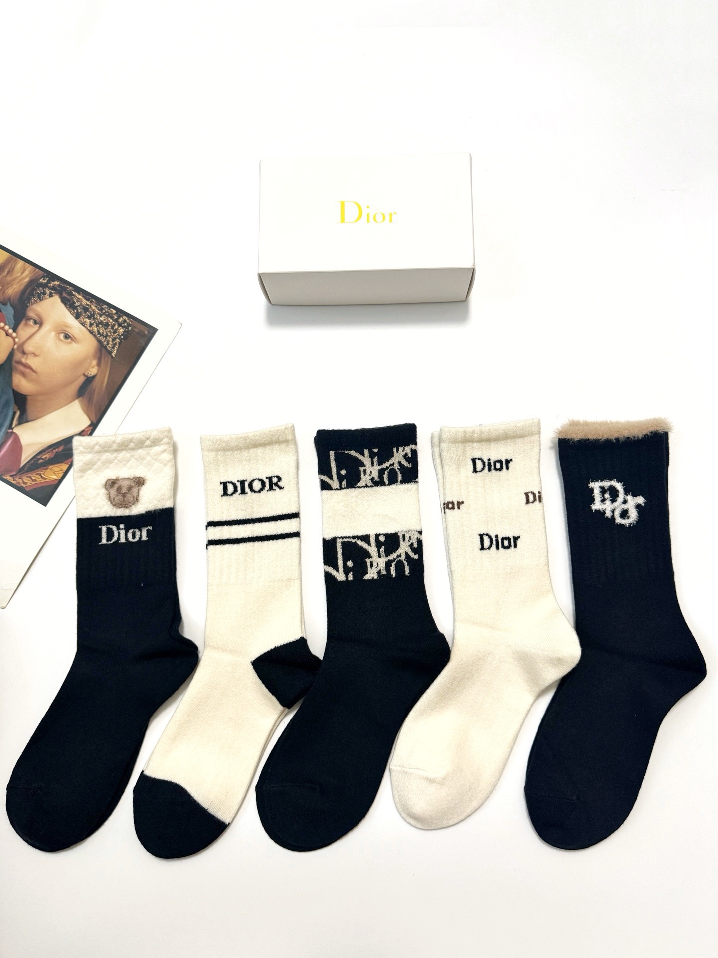 配包装🌟【一盒5 双】 🌟Dior 迪奥 经典字母logo 羊绒混纺 中筒袜 ，ins超火爆配色 ，超级