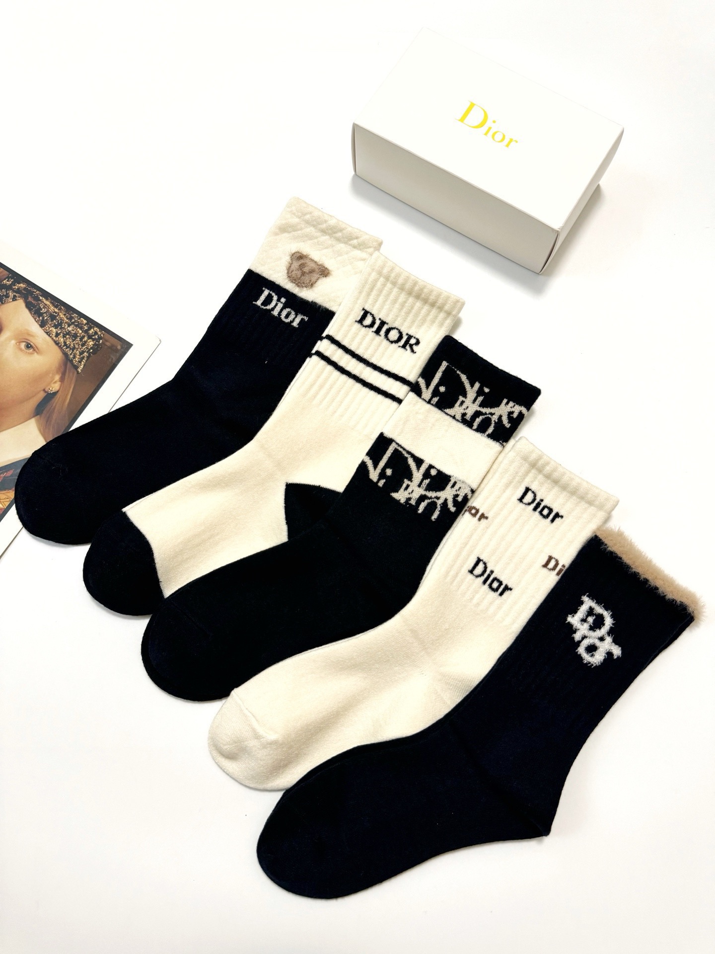 配包装🌟【一盒5 双】 🌟Dior 迪奥 经典字母logo 羊绒混纺 中筒袜 ，ins超火爆配色 ，超级
