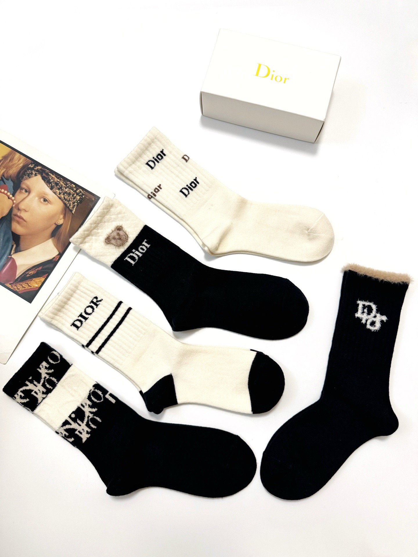 配包装🌟【一盒5 双】 🌟Dior 迪奥 经典字母logo 羊绒混纺 中筒袜 ，ins超火爆配色 ，超级