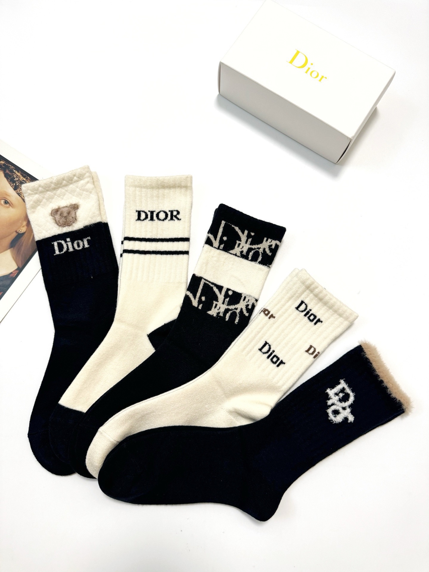 配包装🌟【一盒5 双】 🌟Dior 迪奥 经典字母logo 羊绒混纺 中筒袜 ，ins超火爆配色 ，超级