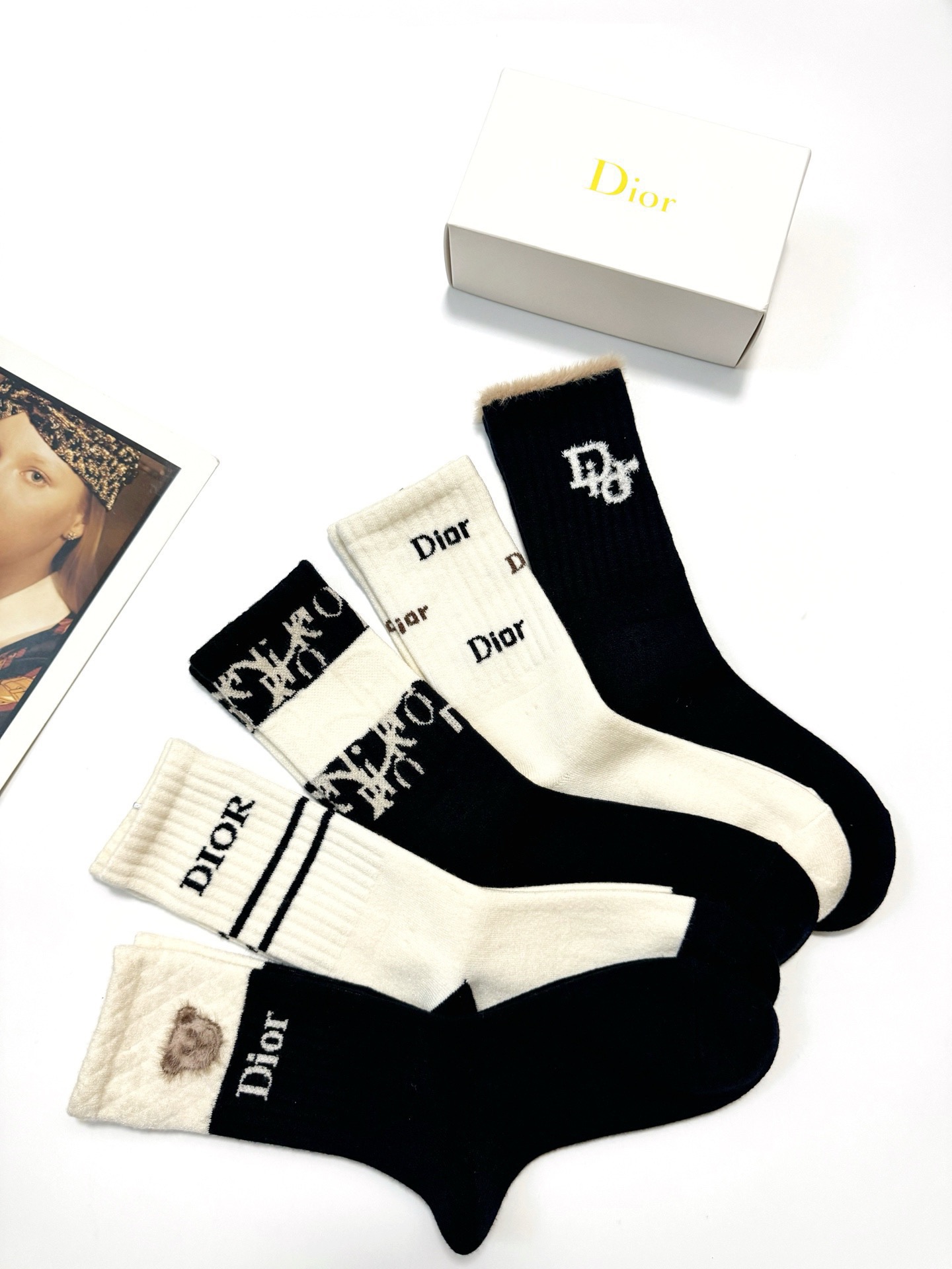 配包装🌟【一盒5 双】 🌟Dior 迪奥 经典字母logo 羊绒混纺 中筒袜 ，ins超火爆配色 ，超级