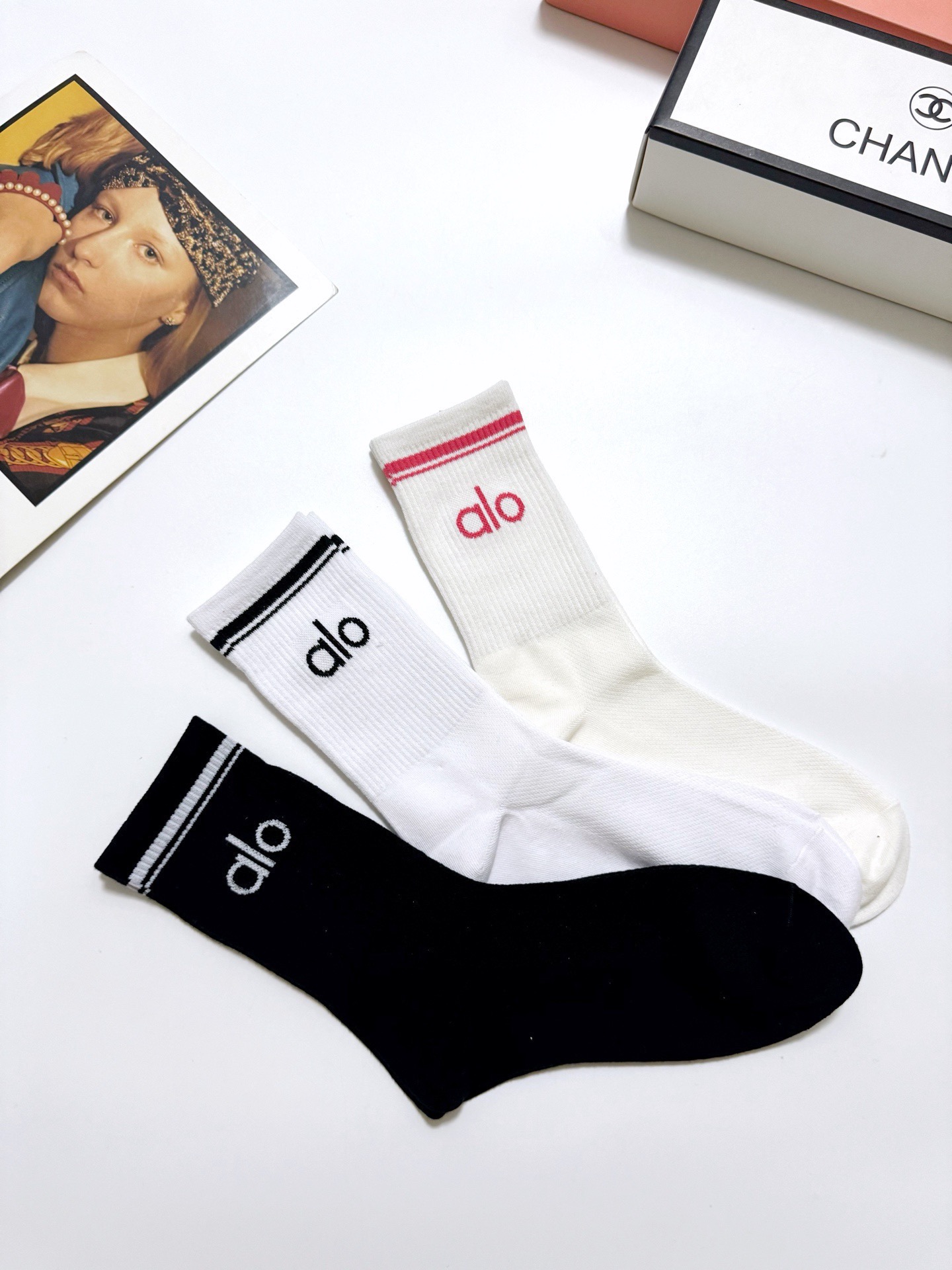配包装🌟【一盒3双】 🌟 alo 经典字母logo 纯棉中筒袜 ，ins超火爆小腿短袜，纯棉面料，潮人必