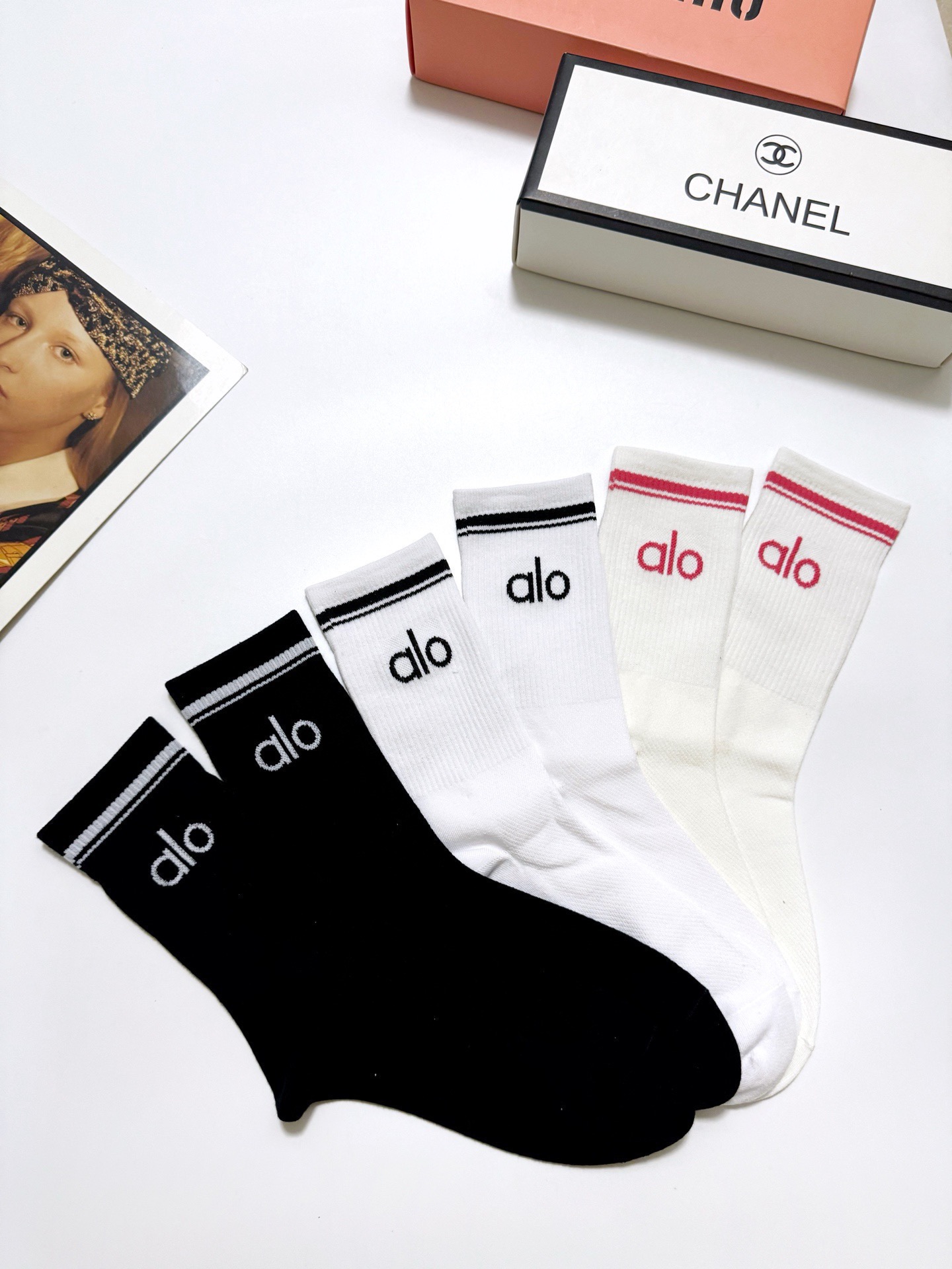 配包装🌟【一盒3双】 🌟 alo 经典字母logo 纯棉中筒袜 ，ins超火爆小腿短袜，纯棉面料，潮人必