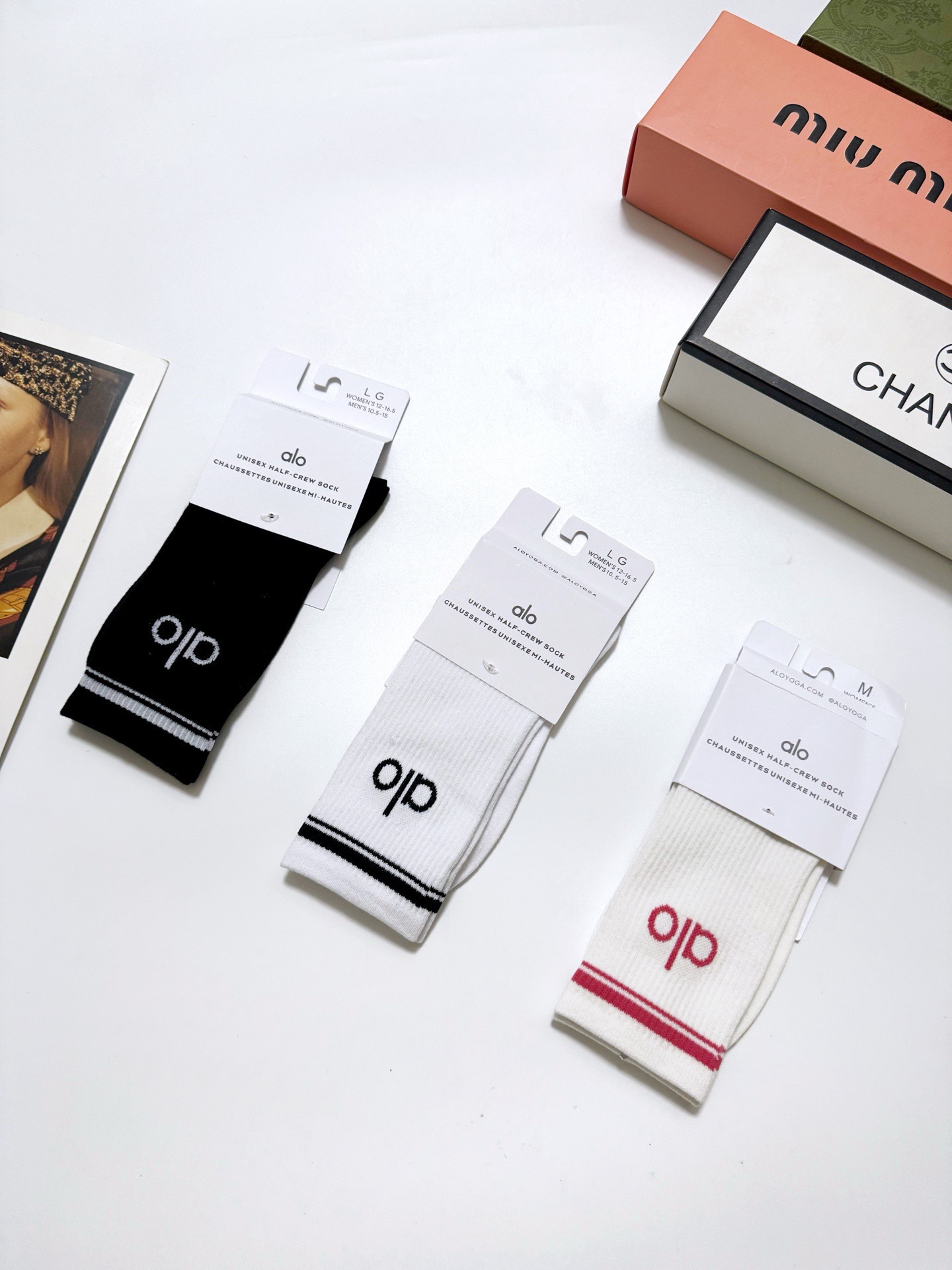 配包装🌟【一盒3双】 🌟 alo 经典字母logo 纯棉中筒袜 ，ins超火爆小腿短袜，纯棉面料，潮人必