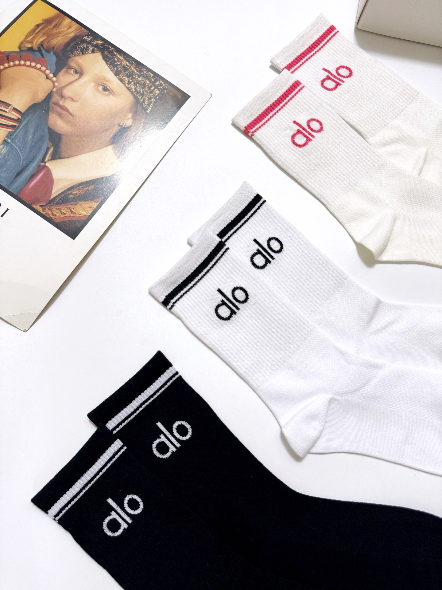 配包装🌟【一盒3双】 🌟 alo 经典字母logo 纯棉中筒袜 ，ins超火爆小腿短袜，纯棉面料，潮人必