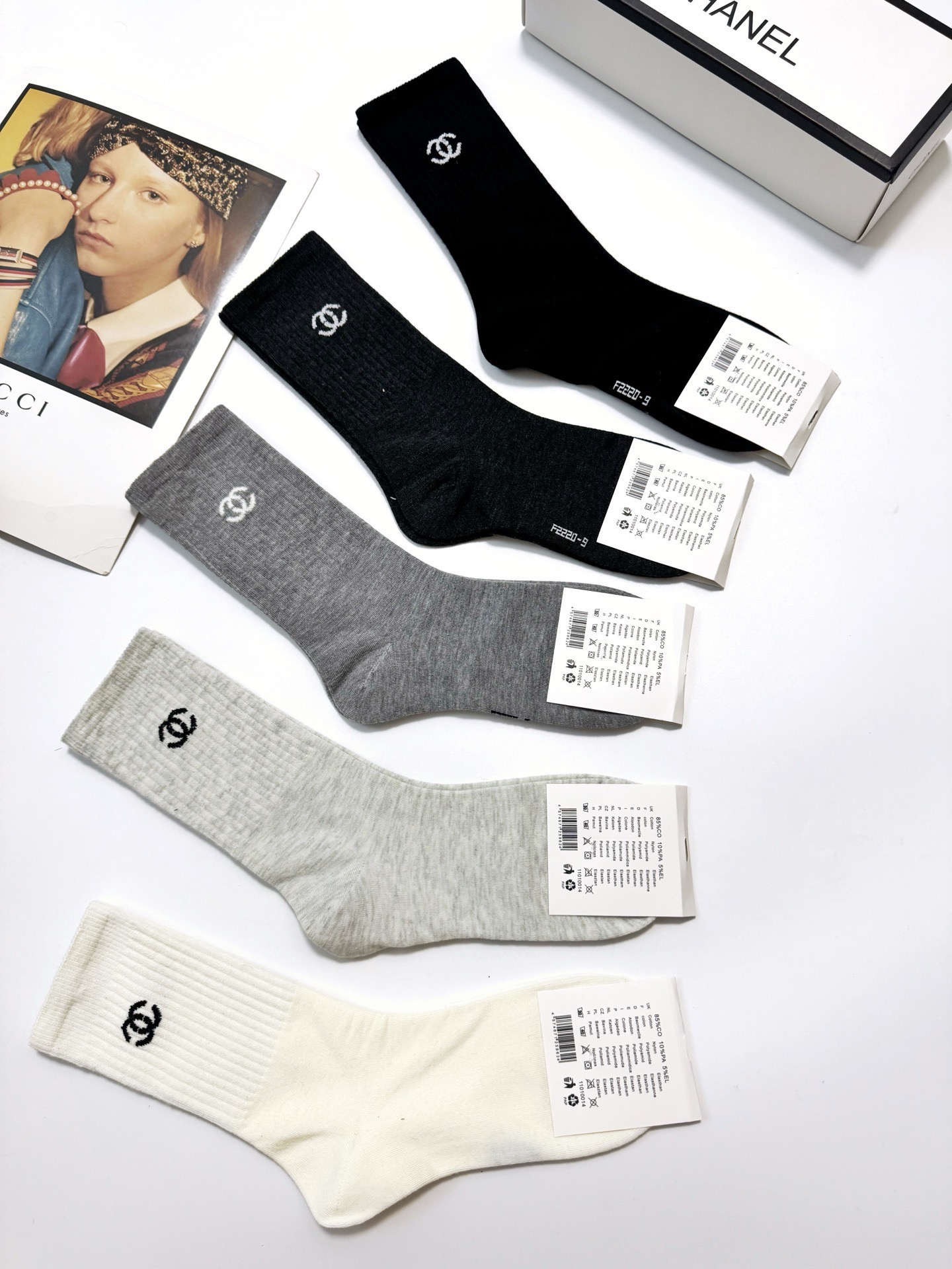 配包装🌟【一盒5 双】 🌟Chanel 香奈儿 经典字母logo 纯棉中筒袜 ，ins超火爆中筒袜 纯棉