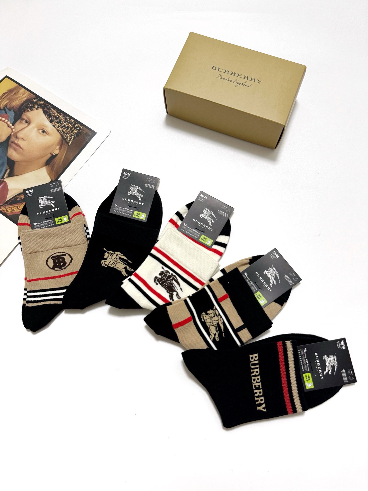 配包装🌟【一盒5 双】 🌟Burberry 巴宝莉 经典字母logo 纯棉短袜 ，ins超火爆中筒袜，纯