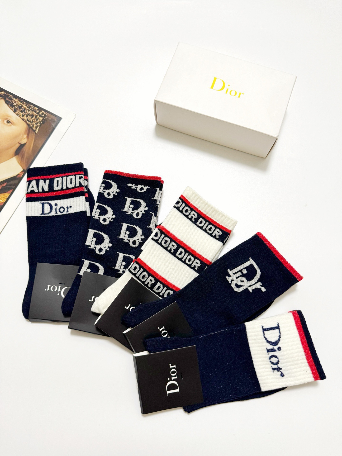 配包装🌟【一盒5 双】（宝蓝色系） 🌟Dior 迪奥 经典字母logo 纯棉中筒袜 ，ins超火爆空调袜