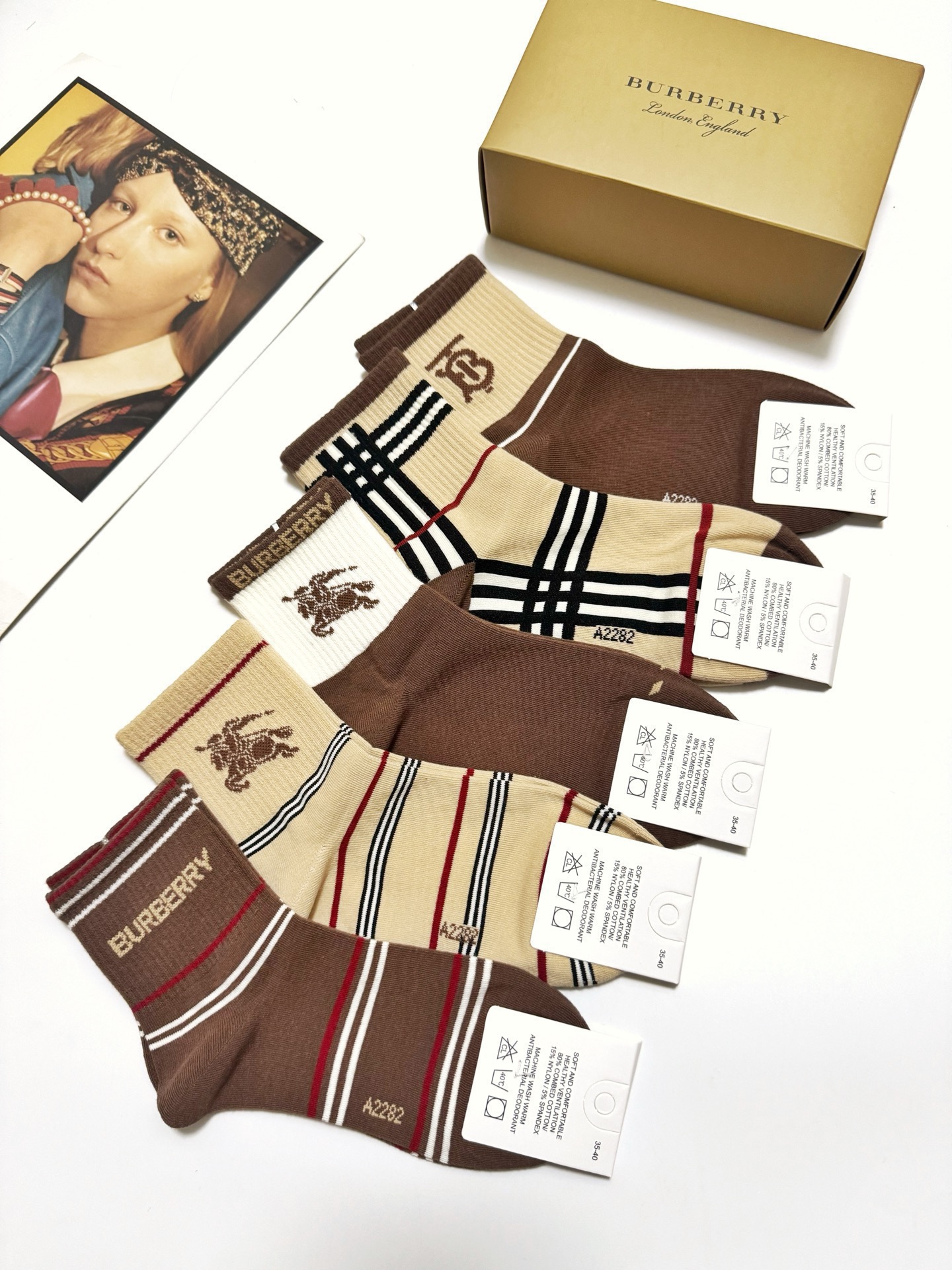 配包装🌟【一盒5 双】 🌟Burberry 巴宝莉 经典字母logo 纯棉短袜 ，ins超火爆中筒袜，纯