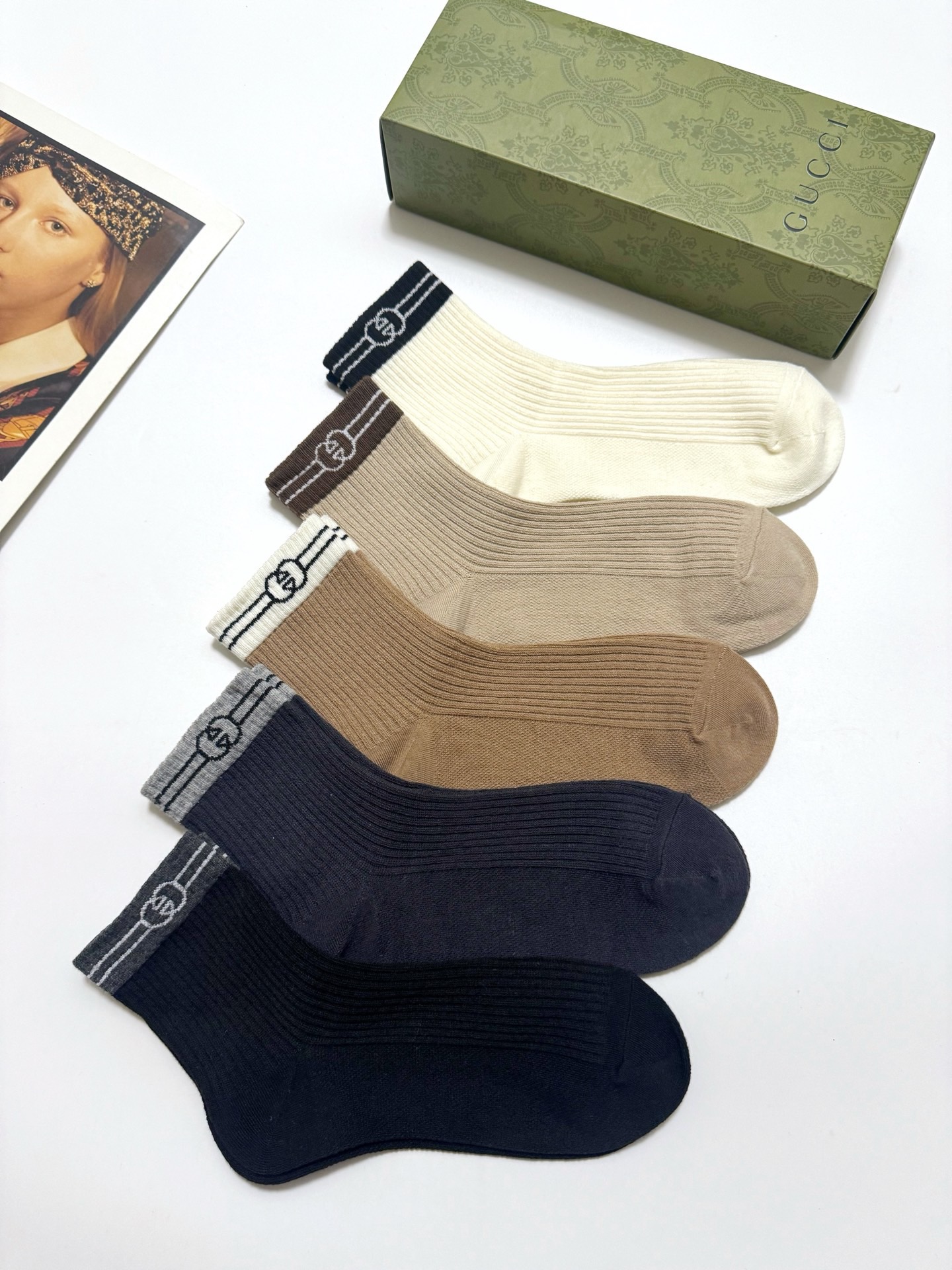 配包装🌟【一盒5 双】 🌟Gucci 古琦 经典字母logo 纯棉短筒袜 ，ins超火爆短袜，纯棉面料，