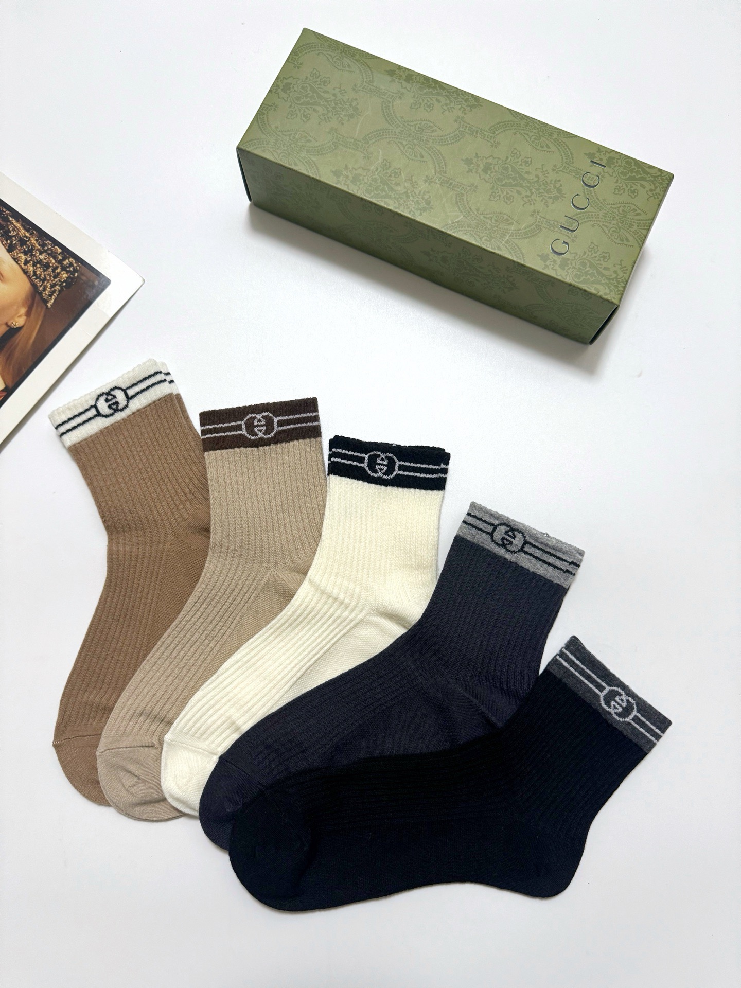 配包装🌟【一盒5 双】 🌟Gucci 古琦 经典字母logo 纯棉短筒袜 ，ins超火爆短袜，纯棉面料，