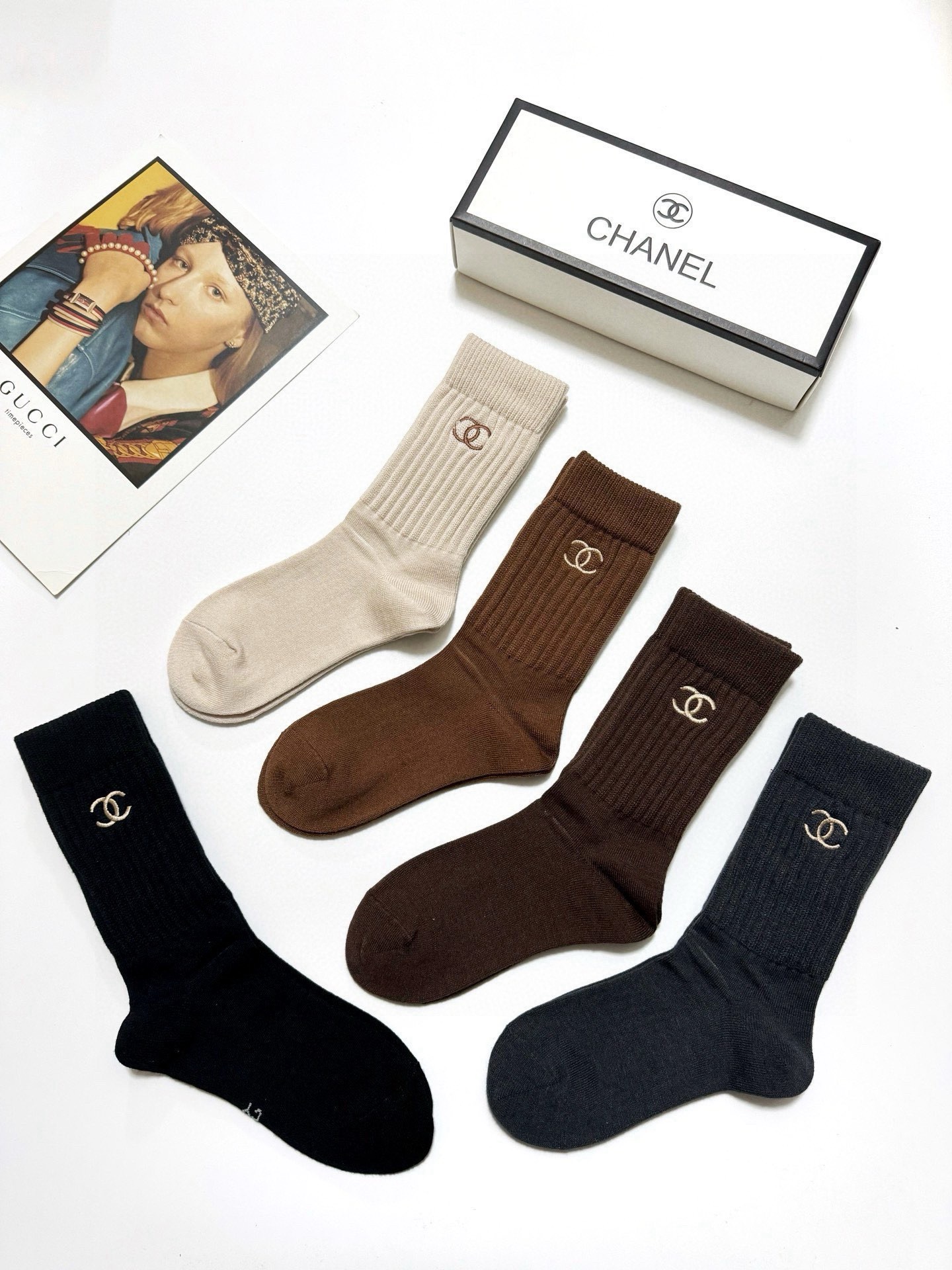 配包装🌟【一盒5 双】 🌟Chanel香奈儿 经典刺绣字母logo 羊绒混纺中筒袜 ，软糯亲肤，ins超