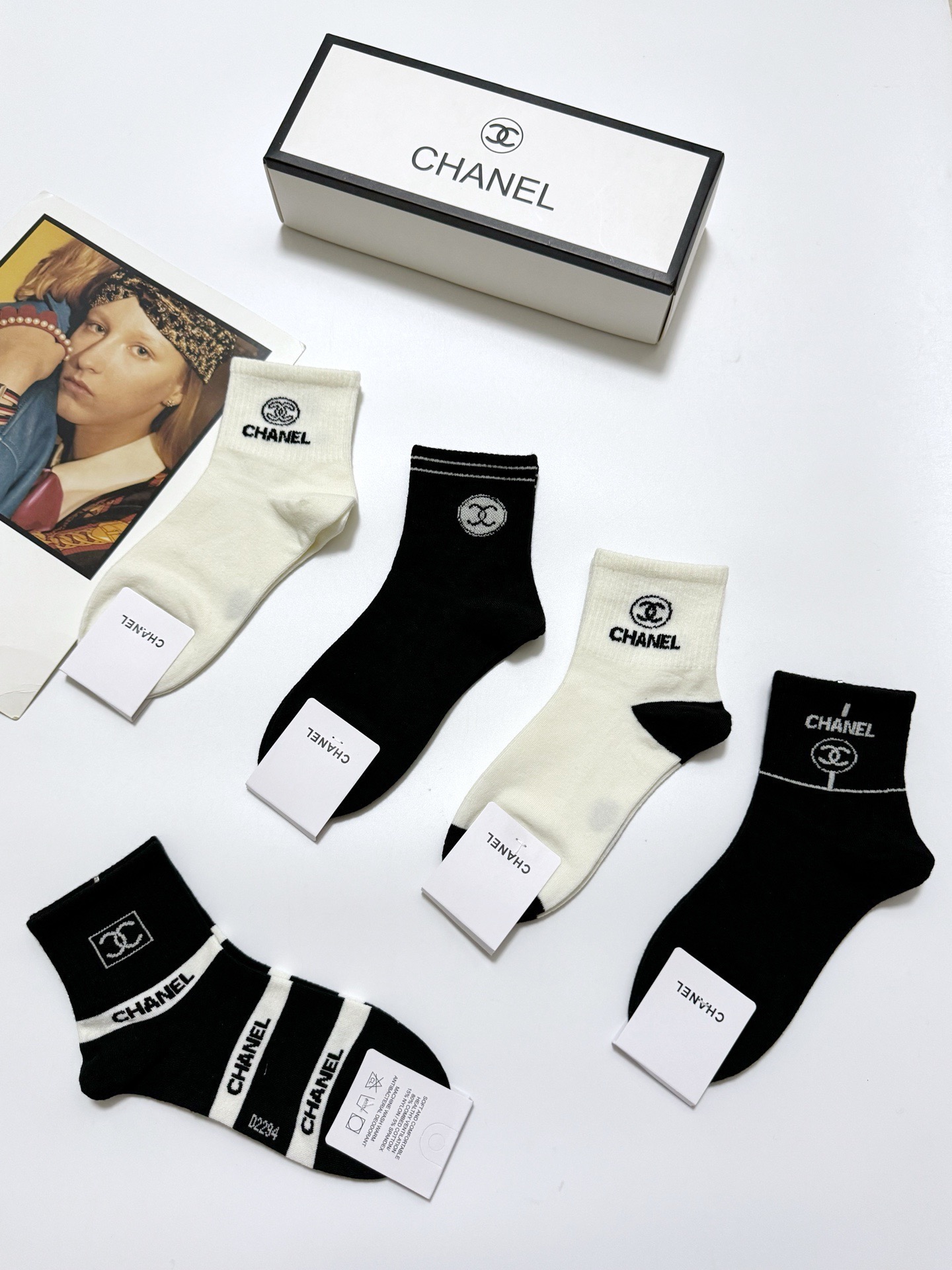 配包装🌟【一盒5 双】 🌟Chanel 香奈儿 经典字母logo 羊绒混纺 中筒袜 ，ins超火爆配色 