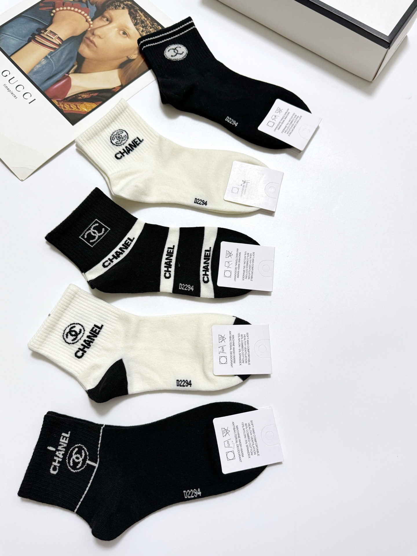 配包装🌟【一盒5 双】 🌟Chanel 香奈儿 经典字母logo 羊绒混纺 中筒袜 ，ins超火爆配色 