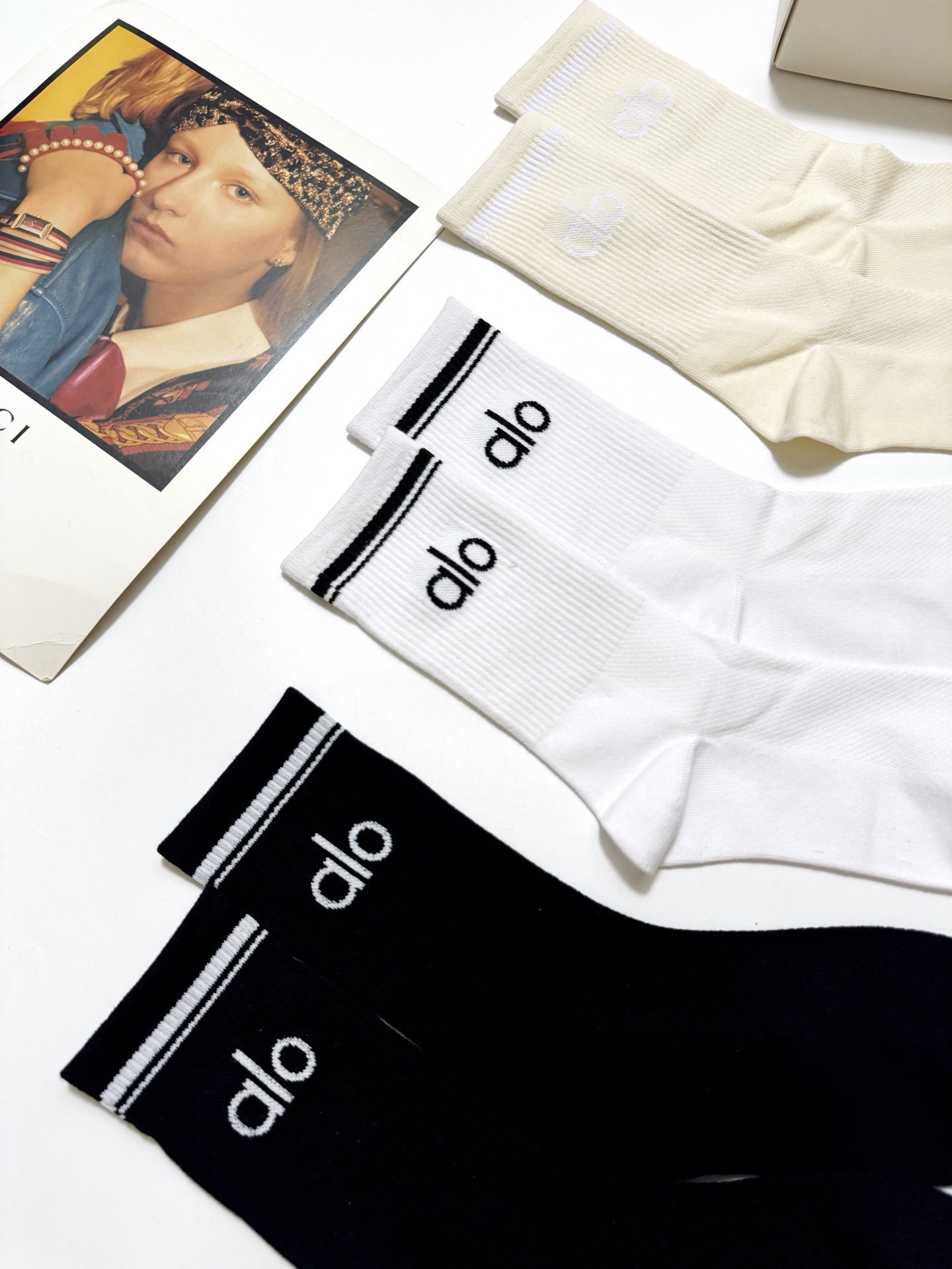 配包装🌟【一盒3双】 🌟 alo 经典字母logo 纯棉中筒袜 ，ins超火爆小腿短袜，纯棉面料，潮人必