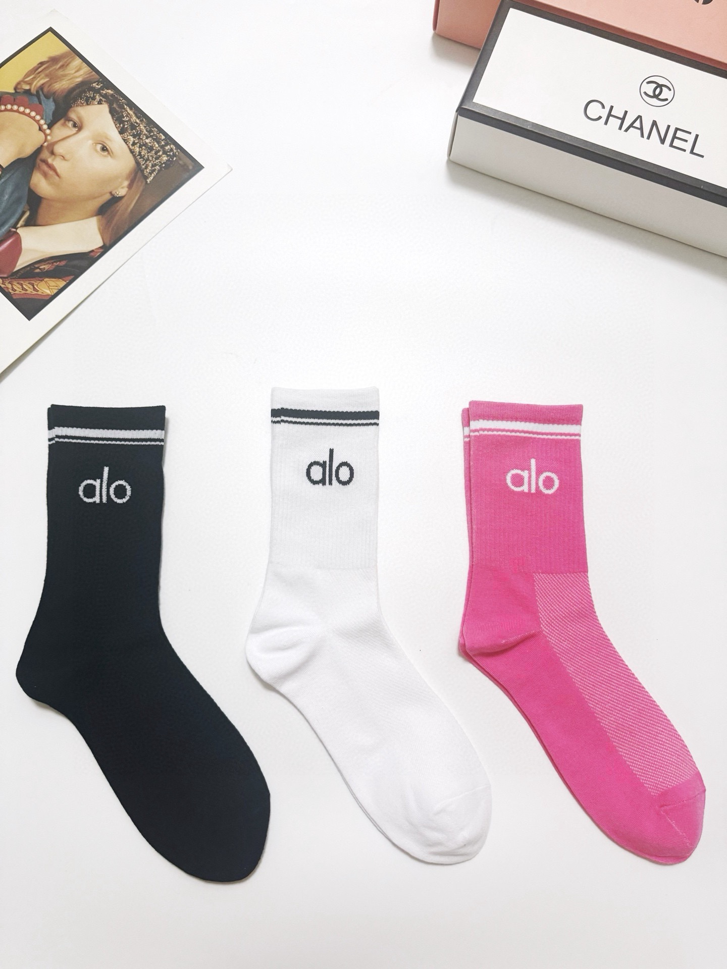 配包装🌟【一盒3双】 🌟 alo 经典字母logo 纯棉中筒袜 ，ins超火爆小腿短袜，纯棉面料，潮人必