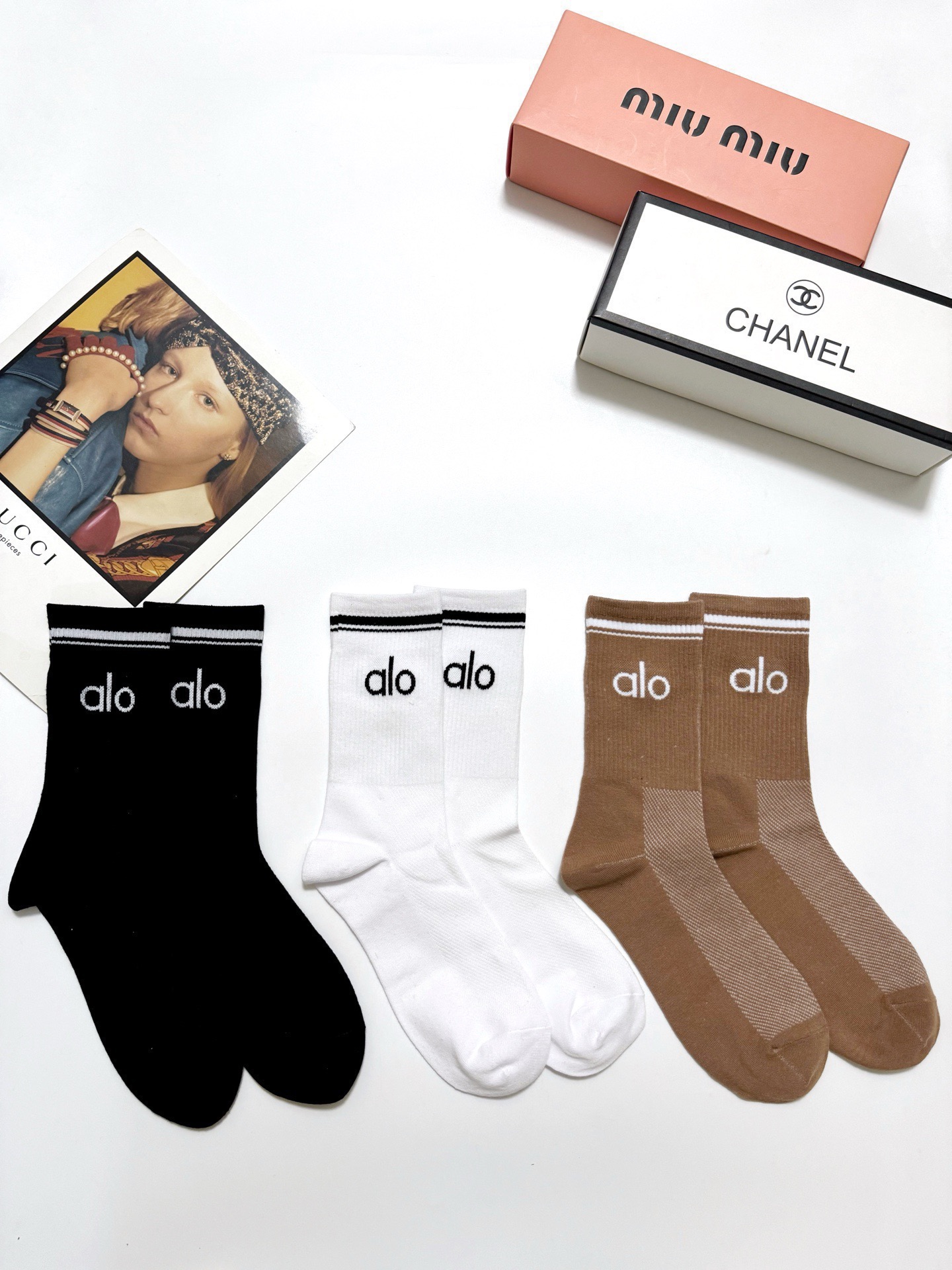 配包装🌟【一盒3双】 🌟 alo 经典字母logo 纯棉中筒袜 ，ins超火爆小腿短袜，纯棉面料，潮人必