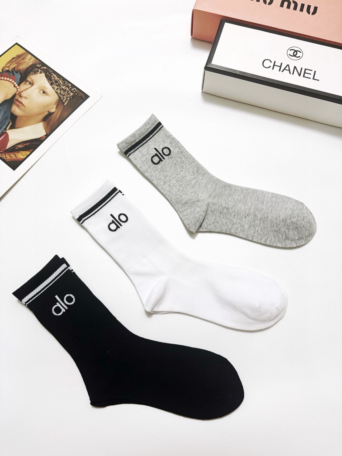 配包装🌟【一盒3双】 🌟 alo 经典字母logo 纯棉中筒袜 ，ins超火爆小腿短袜，纯棉面料，潮人必