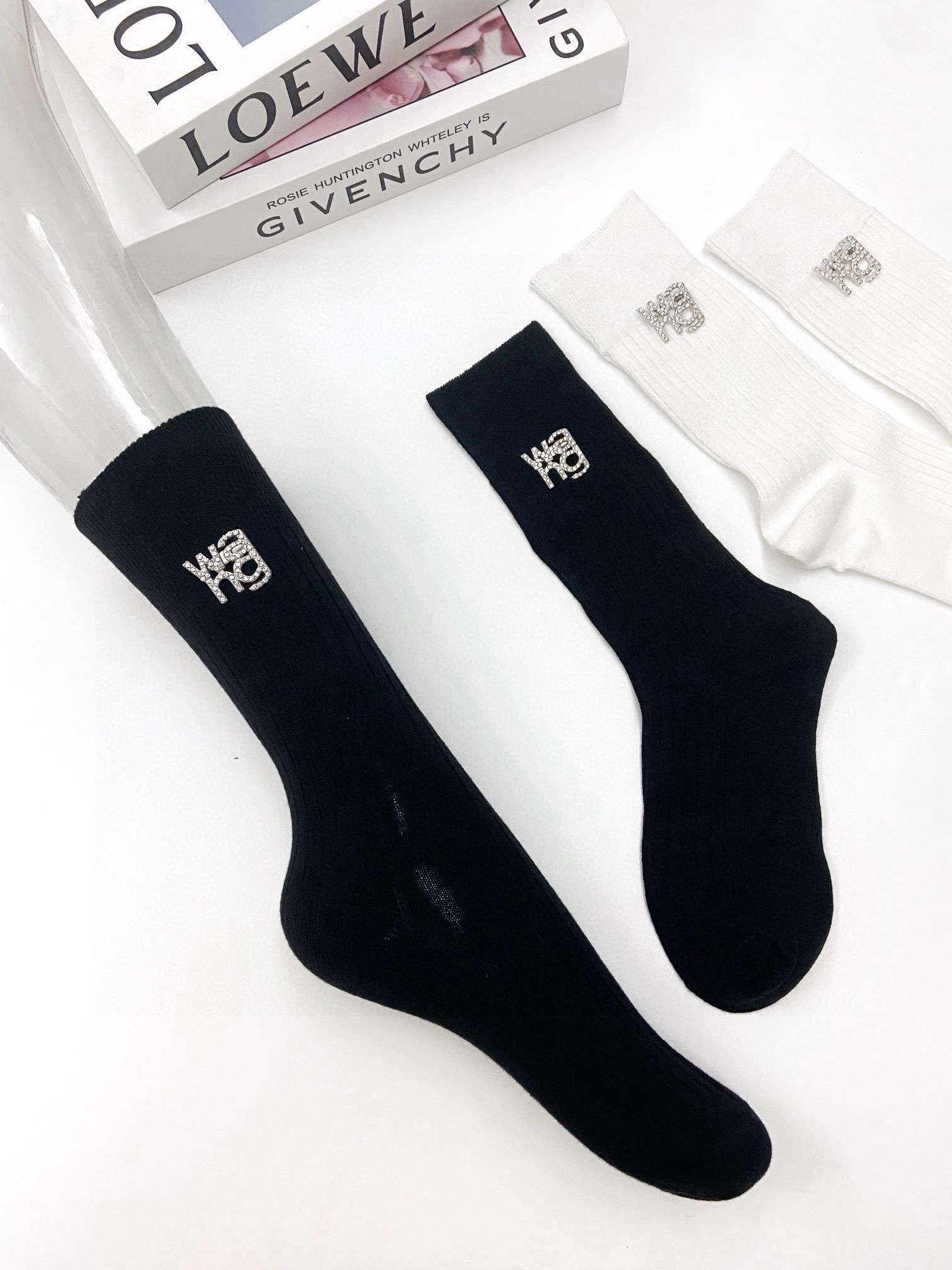 配包装🌟【一盒2 双】 🌟亚历山大·王 alexanderwang经典字母logo 别针 纯棉中筒袜 ，
