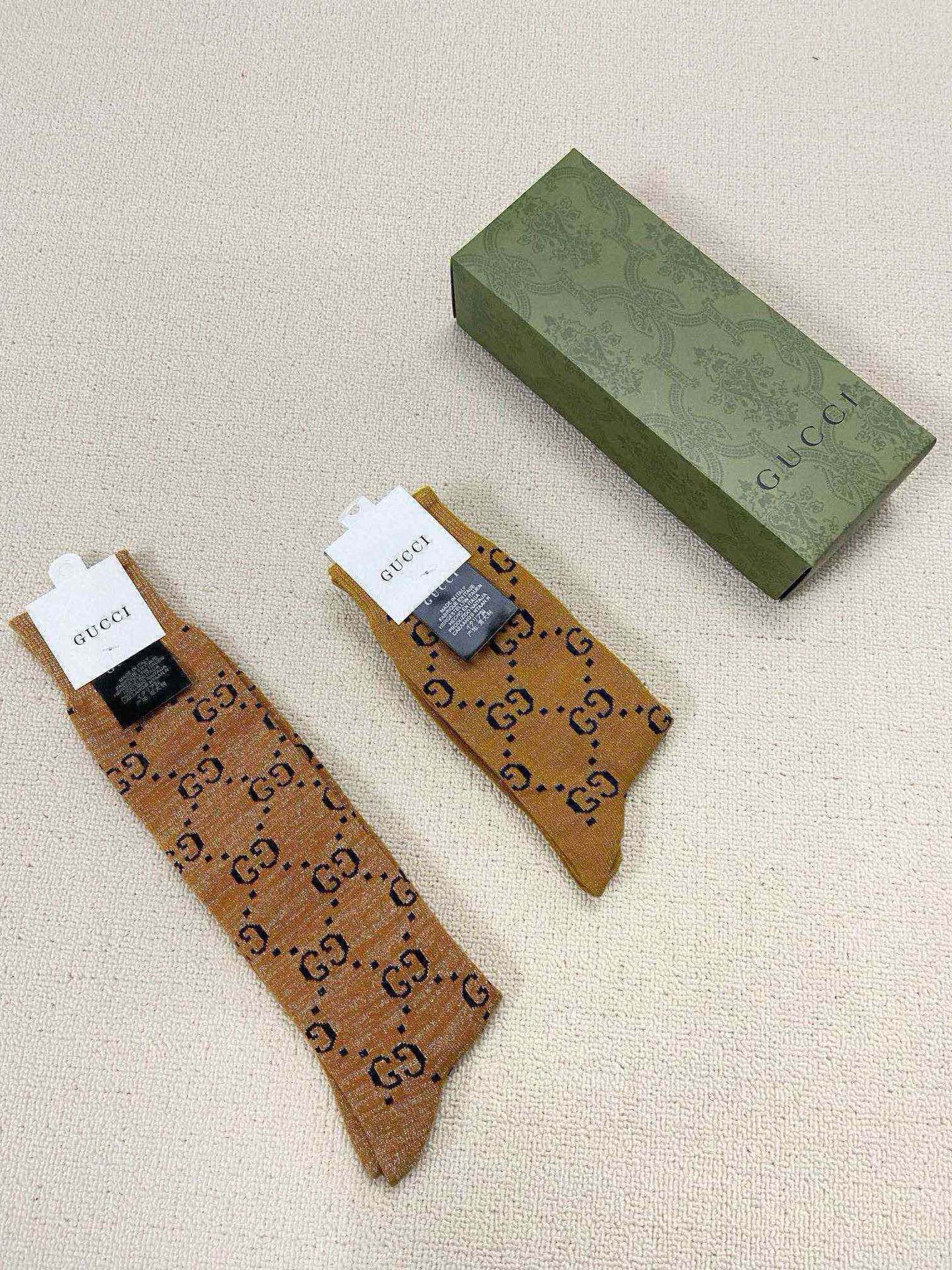 配包装🌟【一盒2 双】🌟Gucci 古奇 爆款金银丝长筒袜 中筒袜，超级火爆小腿袜🔥双针针织混纺金银丝材