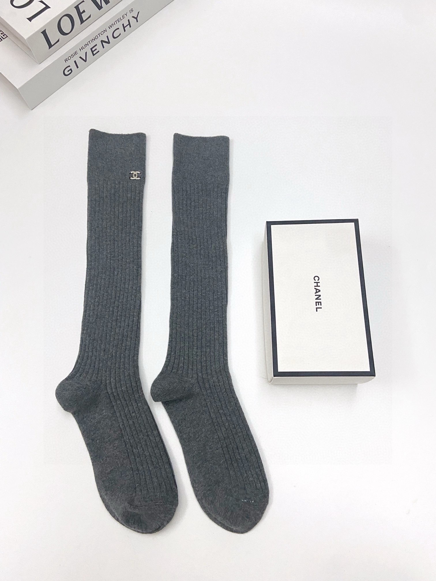 配包装🌟【一盒一双】🌟Chanel 香奈儿 经典字母logo纯棉长筒袜 小腿袜🌟重工装饰个性时尚🌟ins