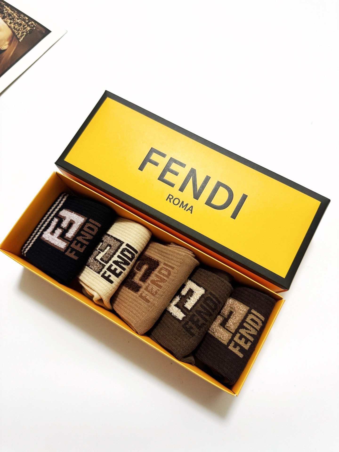 配包装🌟【一盒5 双】🌟Fendi 芬迪 经典字母 logo短袜 ！纯棉面料软糯亲肤！🌟ins爆款！专柜