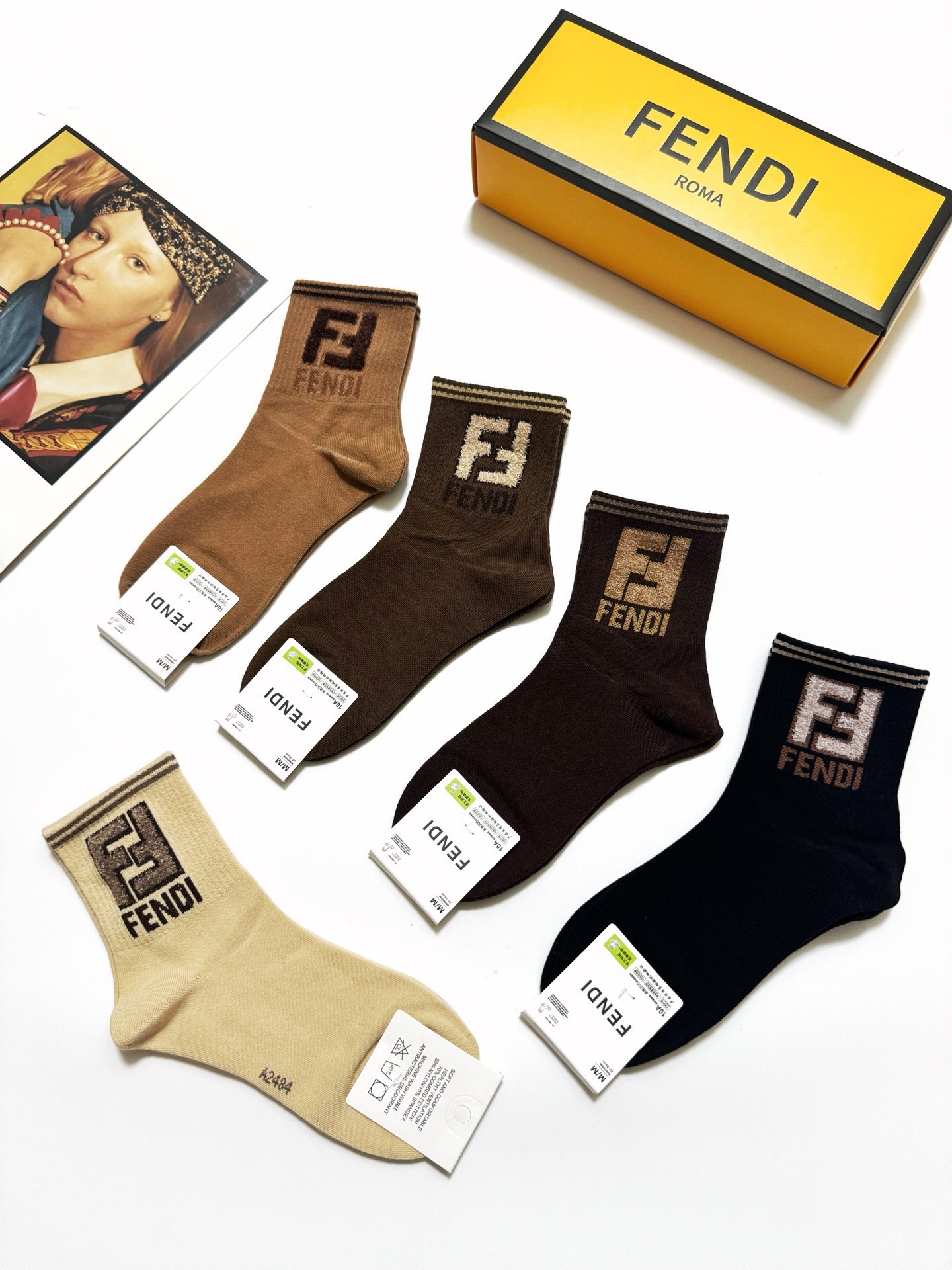 配包装🌟【一盒5 双】🌟Fendi 芬迪 经典字母 logo短袜 ！纯棉面料软糯亲肤！🌟ins爆款！专柜