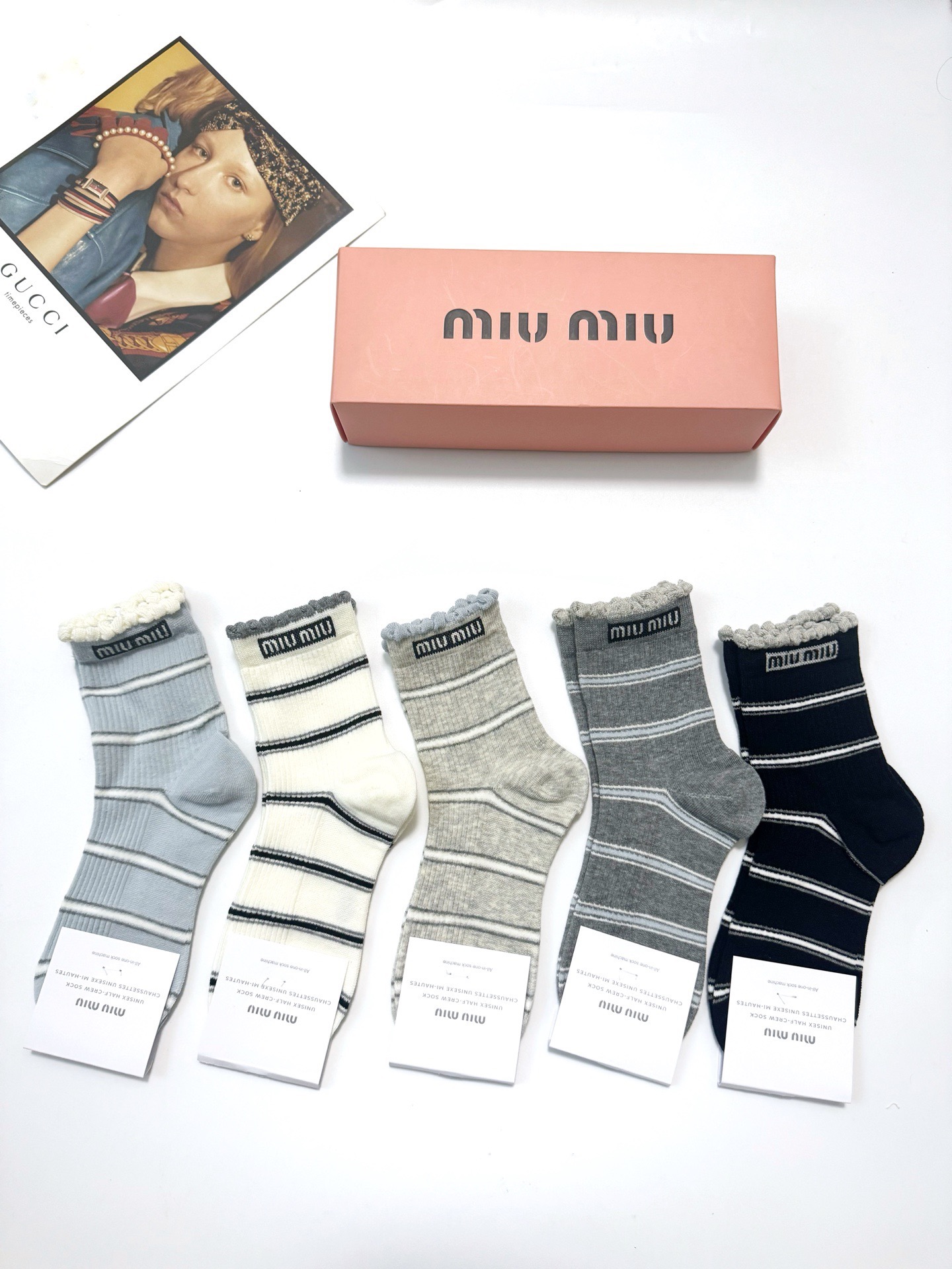 配包装🌟【一盒3 双】🌟 Prada 经典字母logo纯棉 中筒袜 🌟经典配色个性时尚🌟ins爆款！专柜