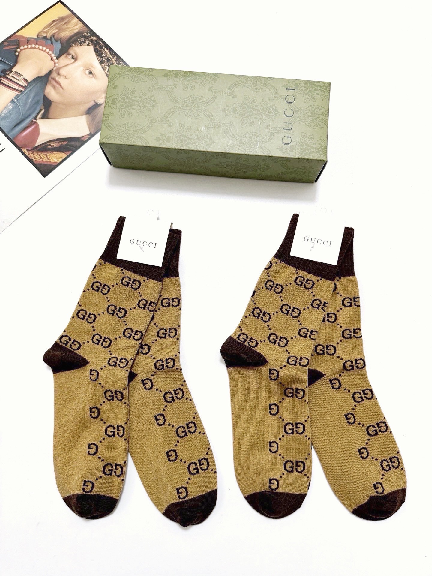 NO:618533,Comes with packaging [2 pairs in a box] Gucci Gucci's popular pure cotton mid-calf socks, pure cotton material, breathable and comfortable, perfect color matching, classic style, simultaneous sale at counters, a must-have for fashionistas, versatile colors Socks, stockings, socks, Gucci, socks19860909配包装【一盒2双】 Gucci 古奇 爆款纯棉 中筒袜 纯棉材质,透气舒适,超完美配色 ,款式经典,专柜同步发售,潮人必备,颜色百搭 袜子,丝袜,袜子,gucci,socks,accessory