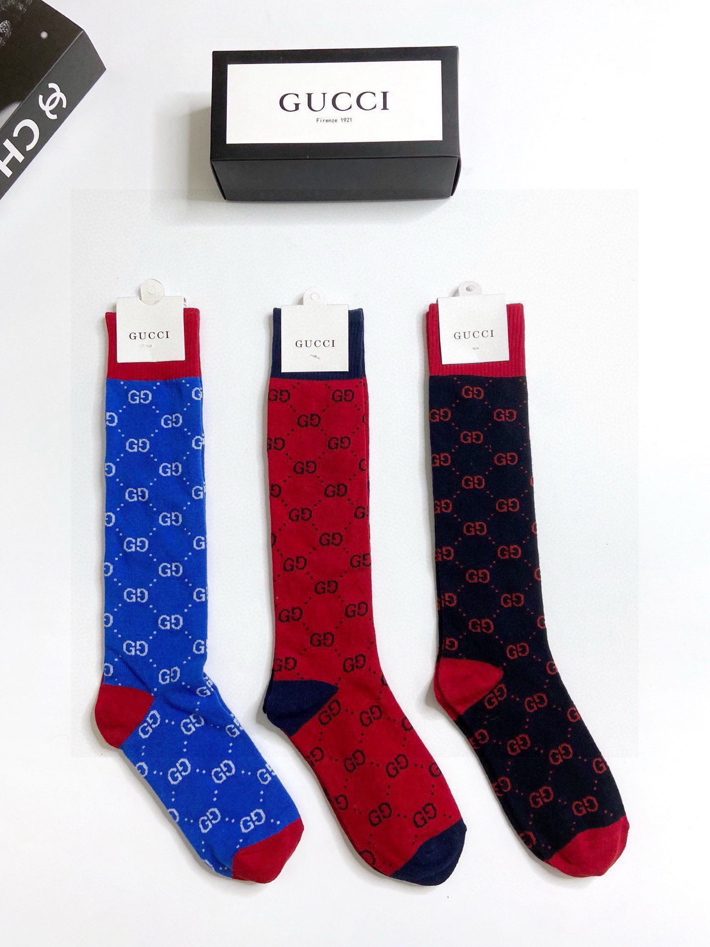 NO:618538,Comes with packaging [3 pairs in a box] Gucci’s popular double G letter stockings and calf socks, which are on sale at the same time at the counter. Many celebrities have the same style!  Pure cotton blended material, perfect color matching, classic and timeless style!  Ins popular small items, a must-have for fashionistas, versatile colors: socks, stockings, socks, gucci, socks19860909配包装【一盒3 双】 Gucci 古奇 爆款双G字母 长筒袜 小腿袜 专柜同步发售ing ,巨多明星红人同款！纯棉混纺材质,超完美配色,款式经典不过时！ins爆火小单品,潮人必备,颜色百搭 袜子,丝袜,袜子,gucci,socks,accessory