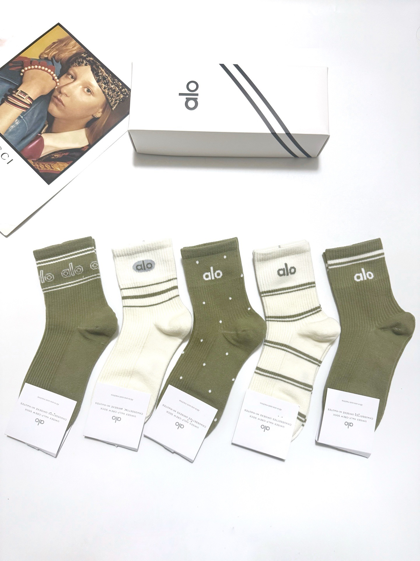 NO:618550,Comes with packaging [5 pairs in a box] alo classic letter logo pure cotton mid-calf socks, ins super popular calf socks, pure cotton fabric, a must-have for fashionistas, classic color matching, personalized, fashionable and versatile, you deserve it Socks, stockings, socks, socks19860909配包装【一盒5 双】  alo 经典字母logo 纯棉中筒袜,ins超火爆小腿袜,纯棉面料,潮人必备 ,经典配色 个性时尚百搭款,你值得拥有哦袜子,丝袜,袜子,socks,accessory