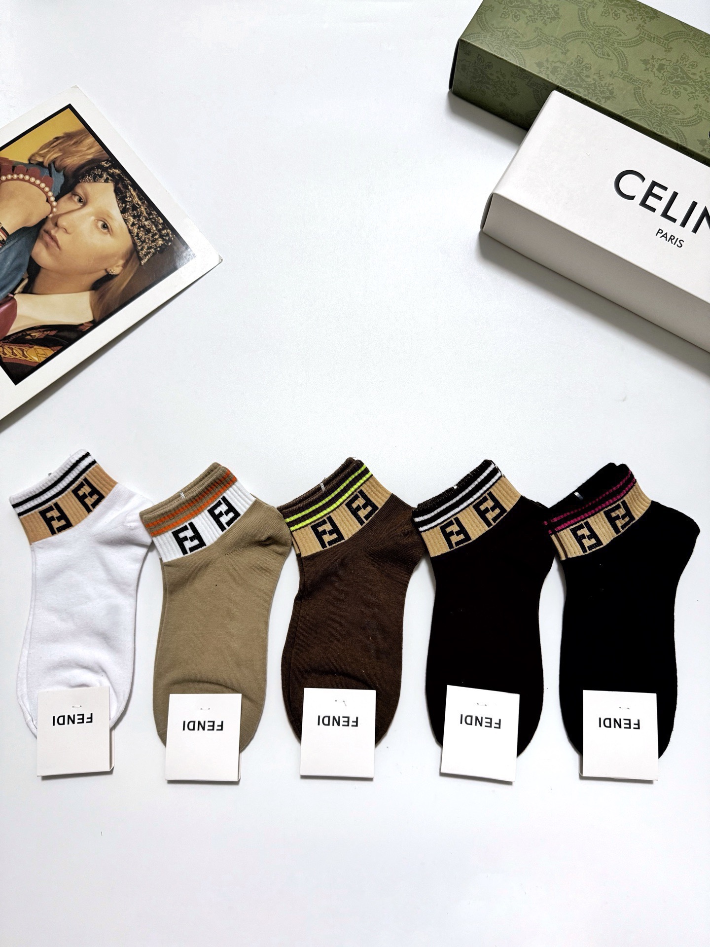 NO:618521,Comes with packaging [5 pairs in a box] Fendi FENDI classic letter logo pure cotton socks, ins super popular socks, pure cotton fabric, mesh breathable, a must-have for fashionistas, classic color matching, personalized, fashionable and versatile, you deserve it Socks, stockings, socks, fendi, fendi, socks19860909配包装【一盒5 双】 芬迪FENDI 经典字母logo 纯棉短袜,ins超火爆短袜,纯棉面料,网眼透气, 潮人必备 ,经典配色 个性时尚百搭款,你值得拥有哦袜子,丝袜,袜子,fendi,fendi,socks,accessory