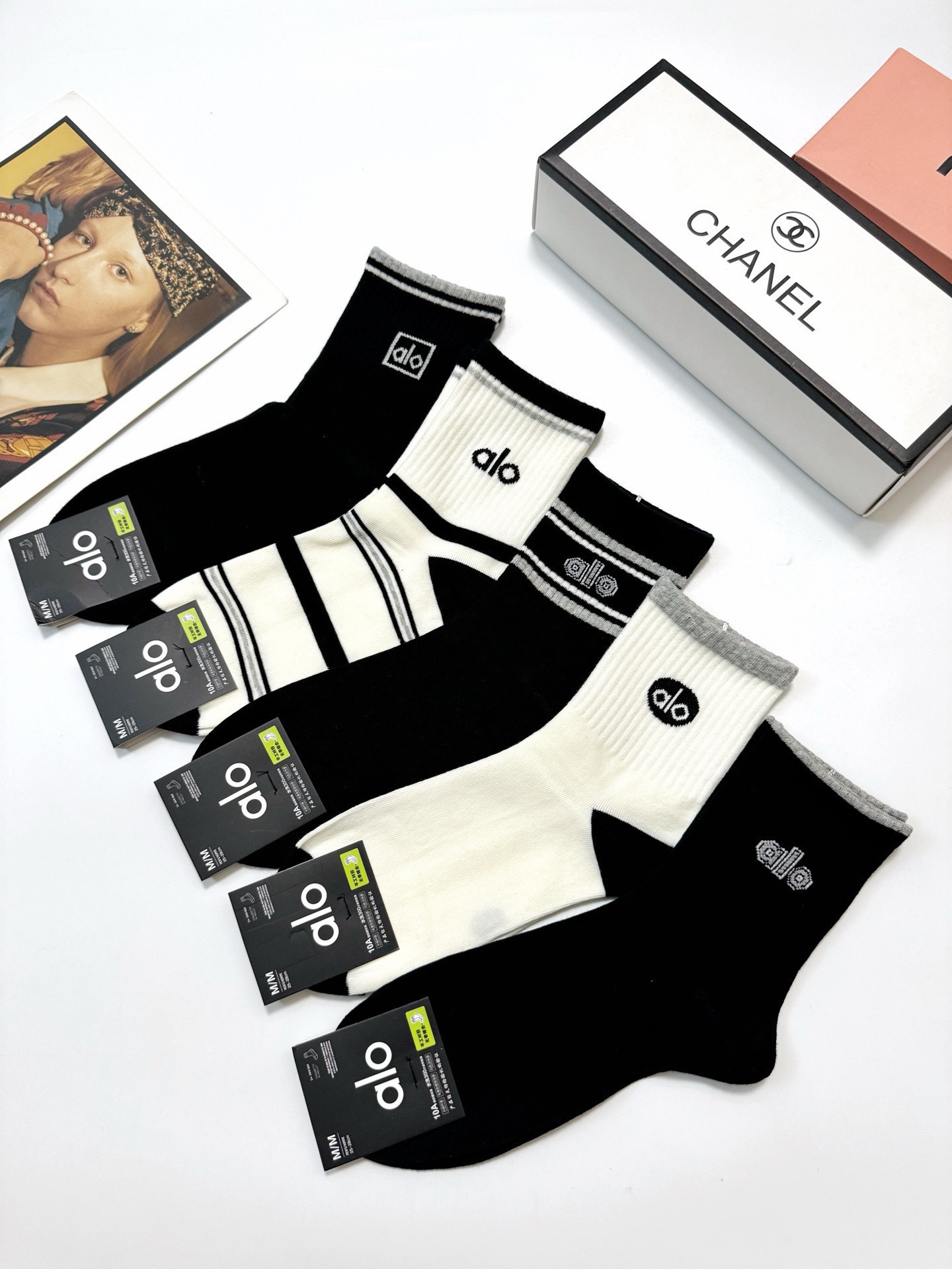 配包装🌟【一盒5 双】 🌟 alo 经典字母logo 纯棉中筒袜 ，ins超火爆小腿短袜，纯棉面料，潮人